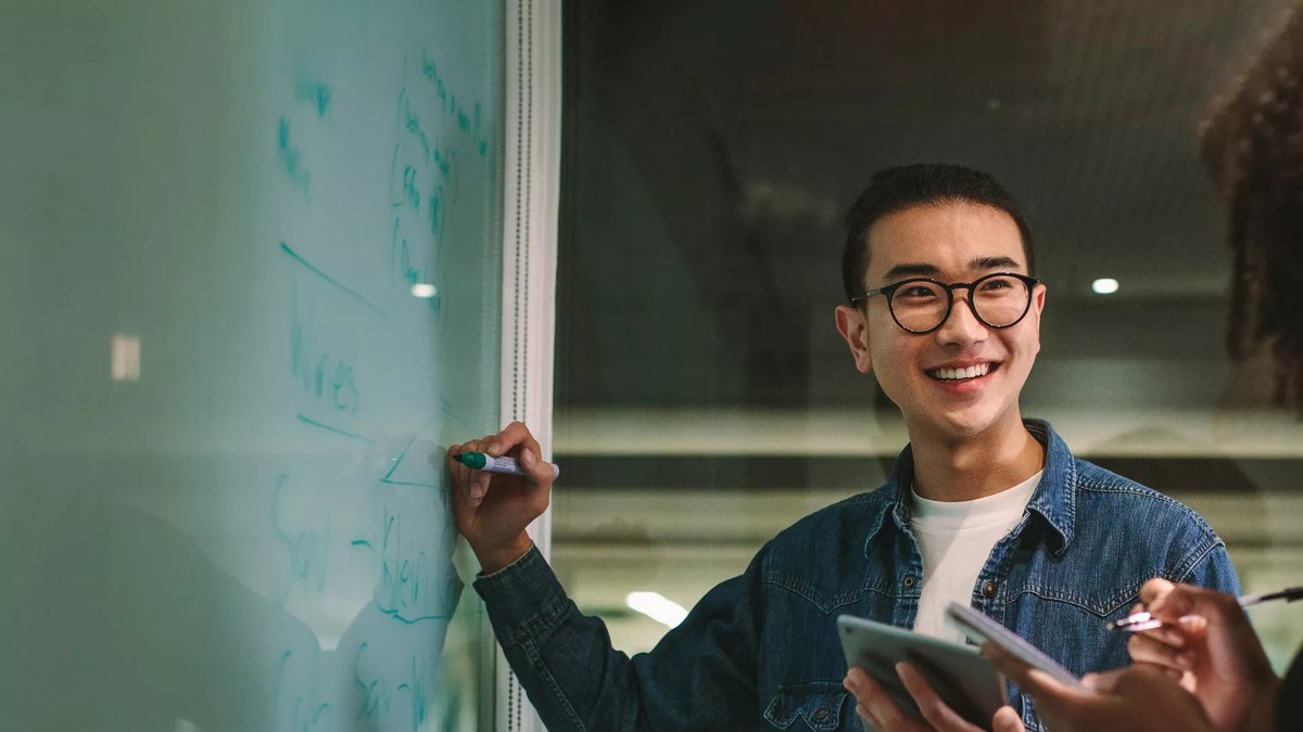 Боловсролын Технологийн Шинэ Чиг Хандлага: Хиймэл Оюун Ухааны Нөлөө