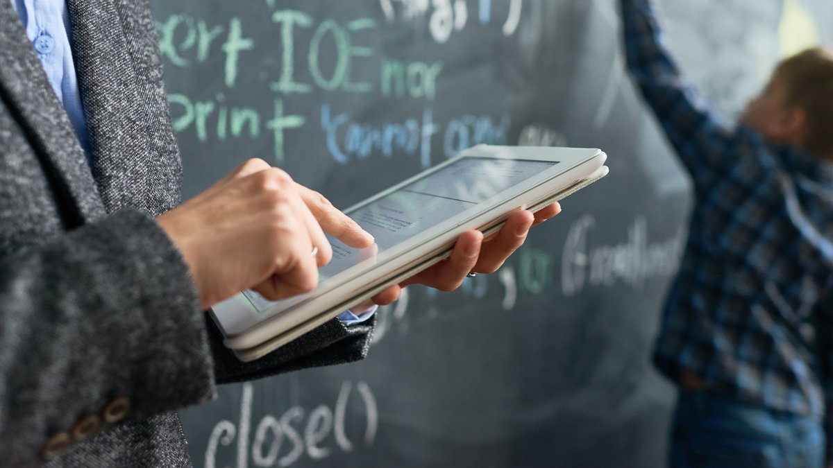 Боловсролын технологийн хөгжил: Хиймэл оюун ухаан нь суралцах туршлагыг өөрчилж байна