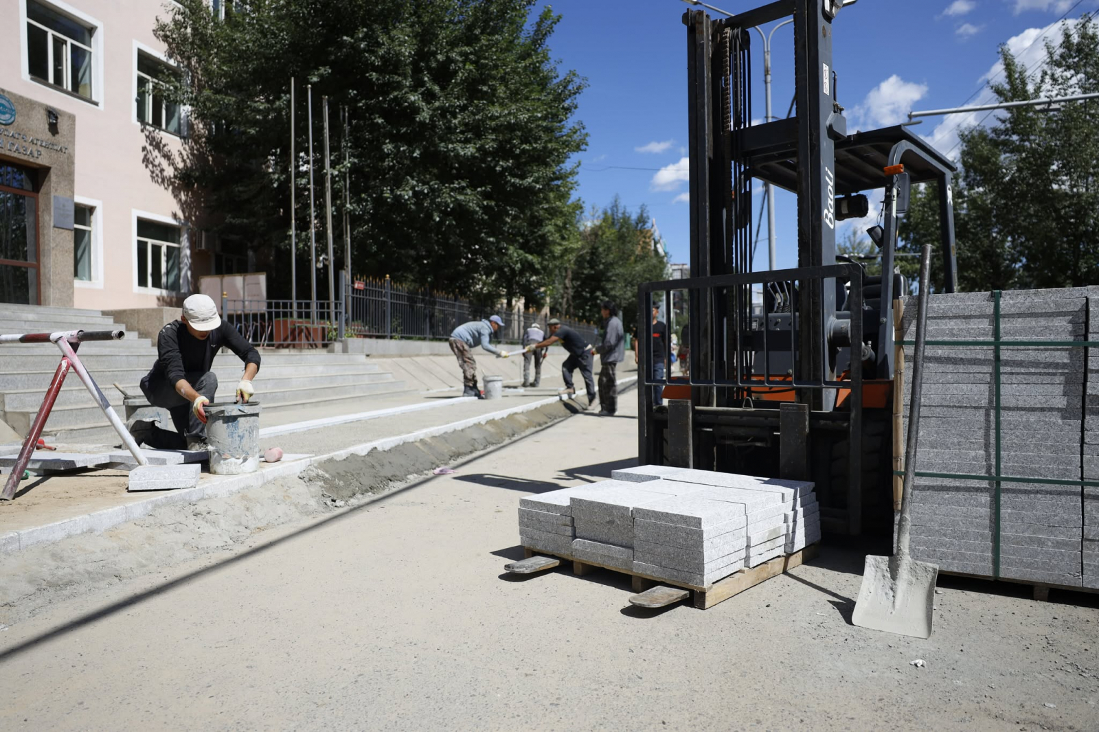 Зүүн 4 замаас Офицерын тойрог хүртэлх явган замыг есдүгээр сарын 1-ээс өмнө дуусгана