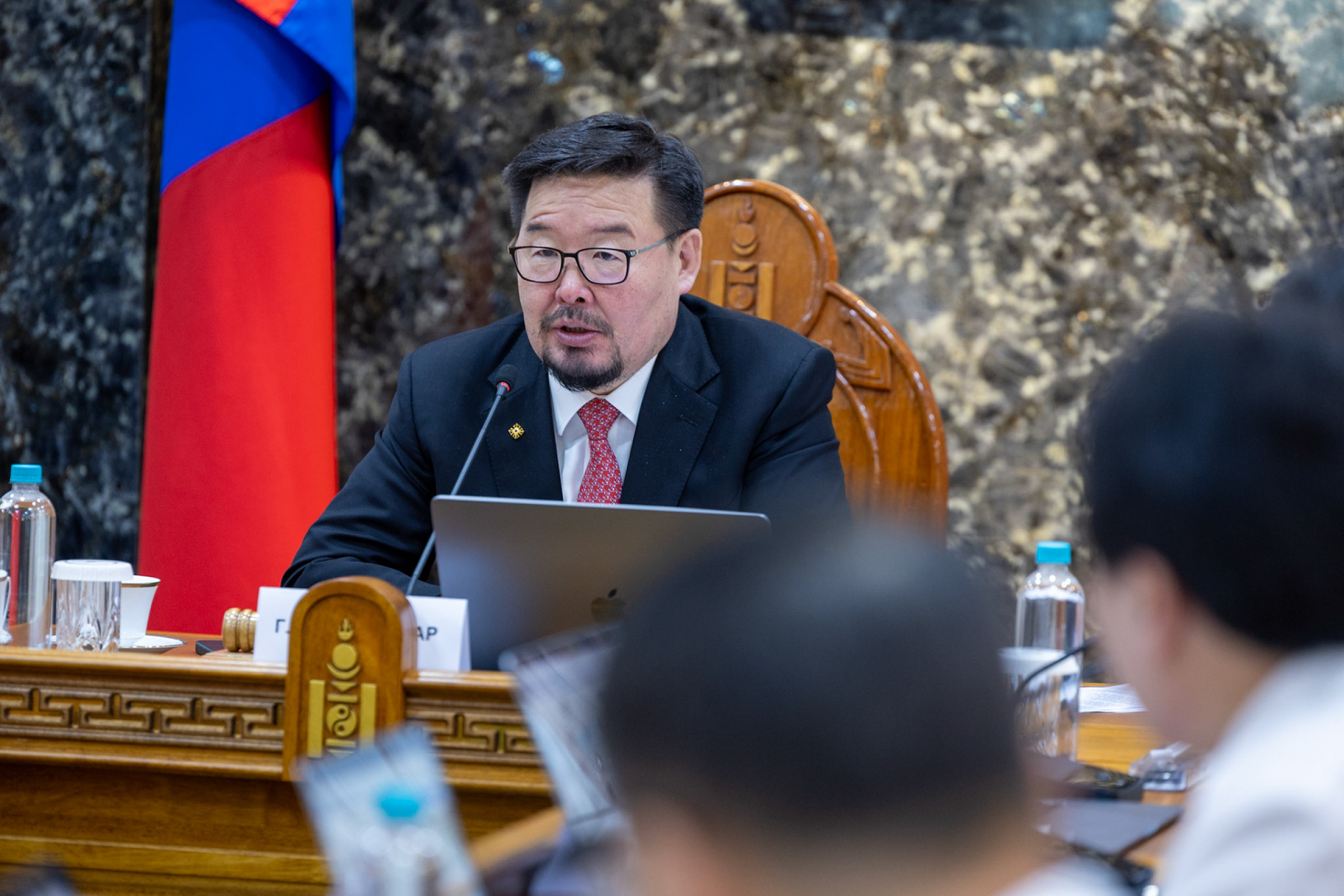 Монгол Улсын 2026 оны төсвийн хүрээний мэдэгдлийг хэлэлцэж байна