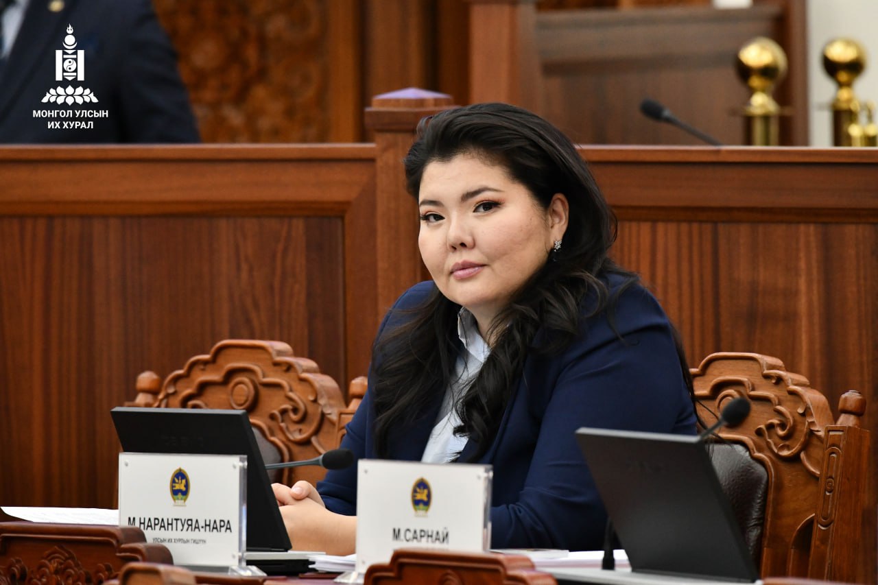 УИХ-ын гишүүн М.Нарантуяа-Нара чуулган эхлэхээр гишүүний суудлаа өгнө гэв