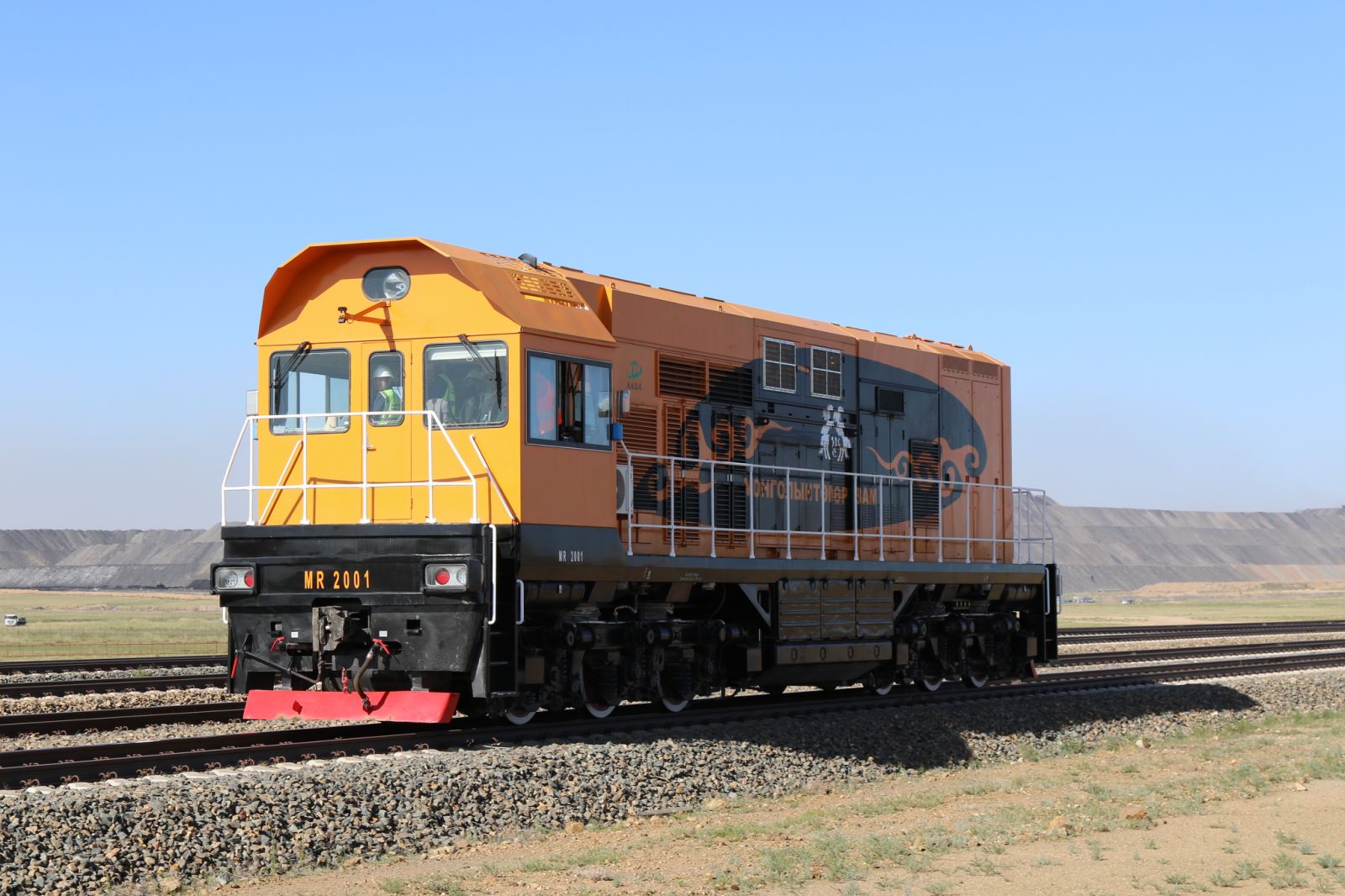 Монголын төмөр замын салбарт анхны хосолсон хөдөлгүүртэй "Hybrid" зүтгүүр ашиглалтад орлоо