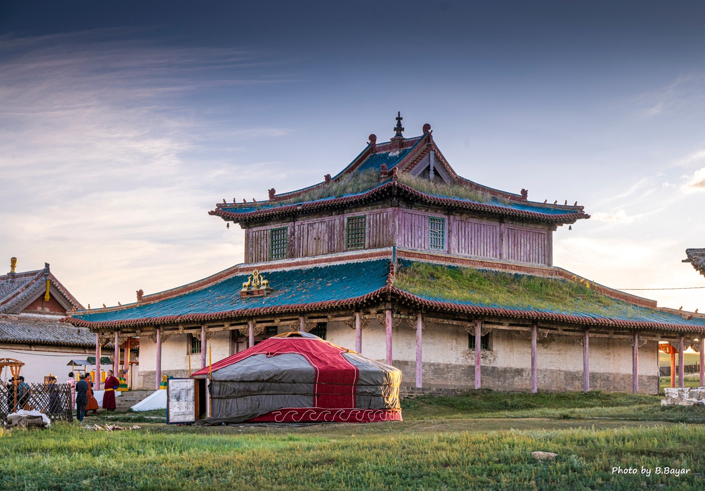 Үер усны аюулаас сэрэмжтэй байхыг анхааруулж байна