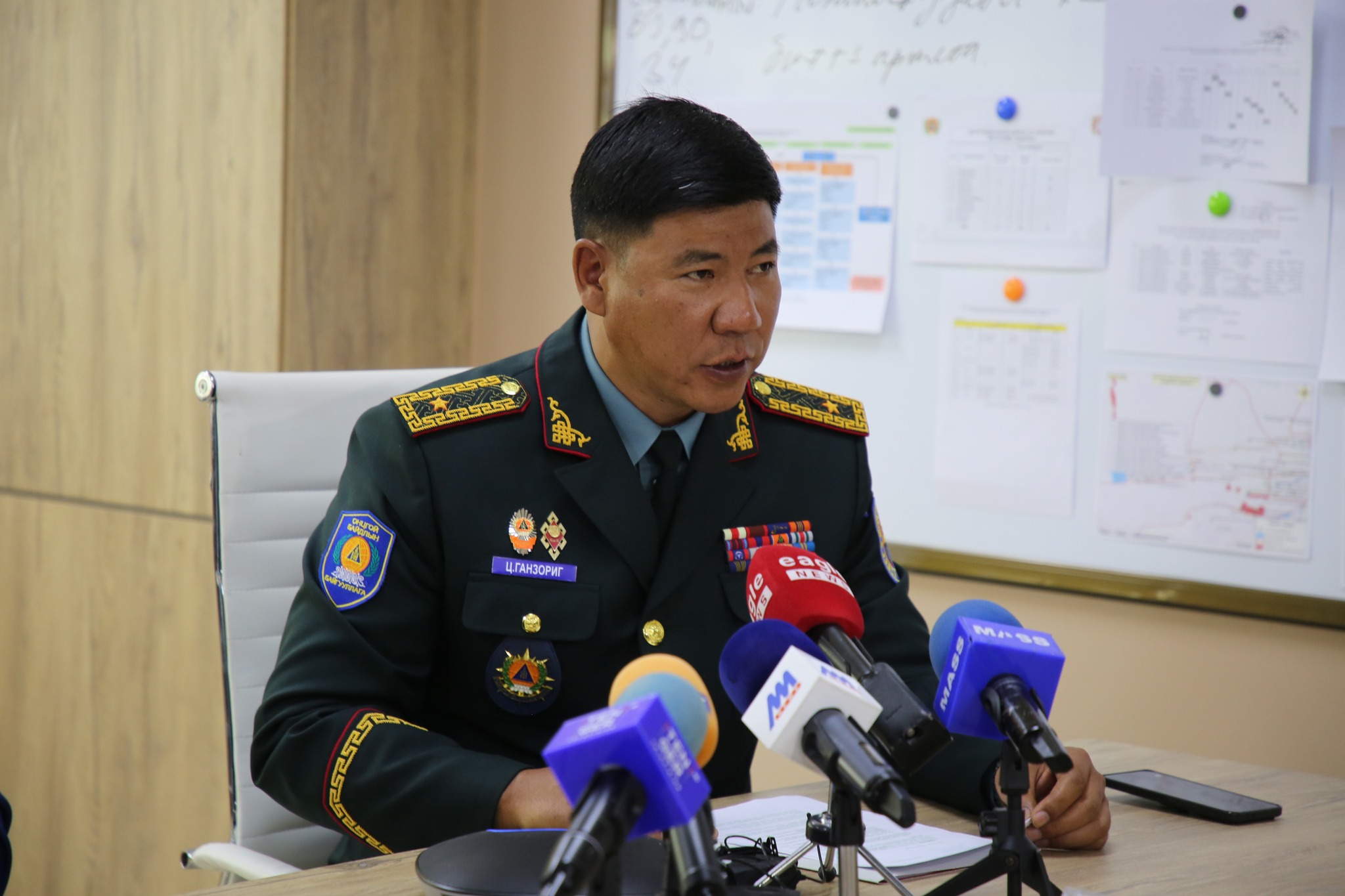 Нийслэл, дүүргийн шуурхай штабын бүрэлдэхүүнтэй цахим хурал хийж, үүрэг чиглэл өглөө