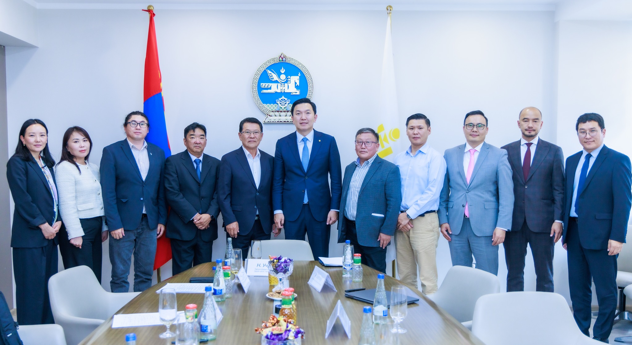 ТАНИЛЦ: Тэргүүн шадар сайд бөгөөд Эдийн засаг, хөгжлийн сайд Н.Учрал сайдын зөвлөлийн гишүүд