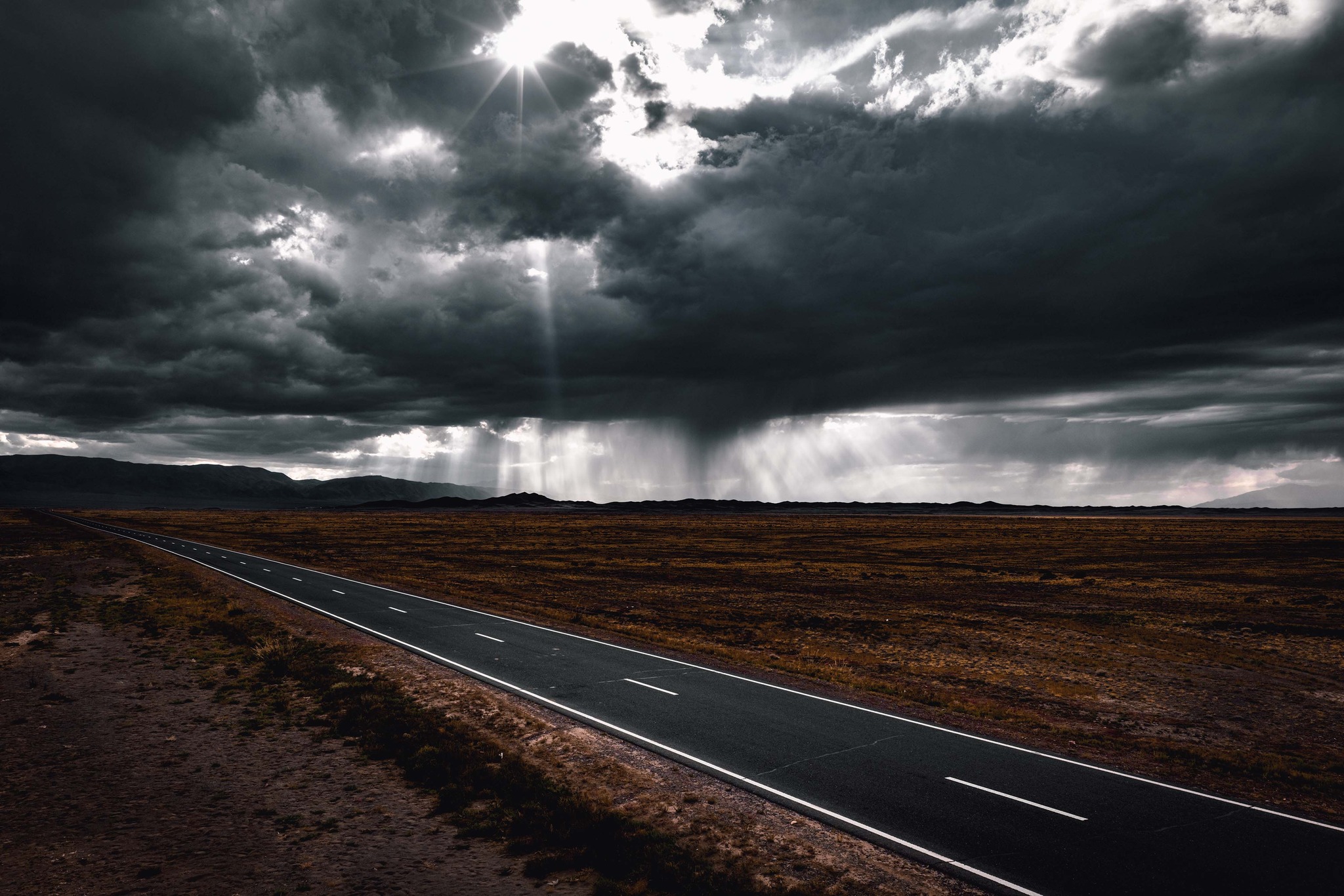 Өнөөдөр төвийн аймгуудын нутгийн зарим газраар аадар бороо, мөндөр орно