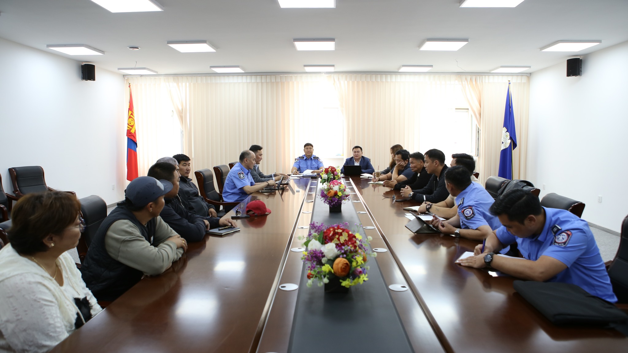 Хүүхдүүдийг скүүтер, мопед унахыг хориглож, аппликейшн дээр хязгаарлалт хийх асуудлаар ярилцав