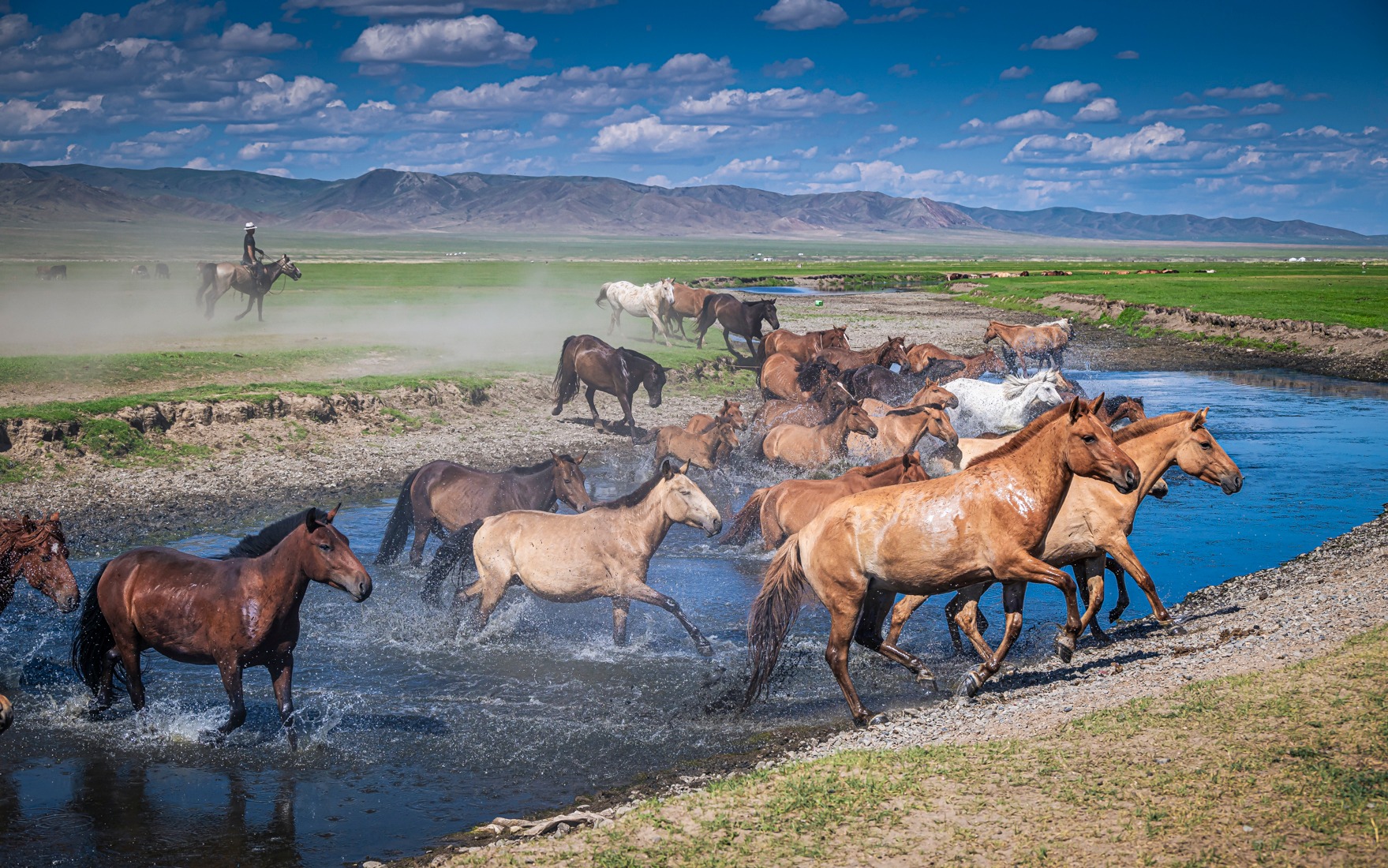 Өнөө маргаашдаа төвийн аймгуудын нутгаар бороошно