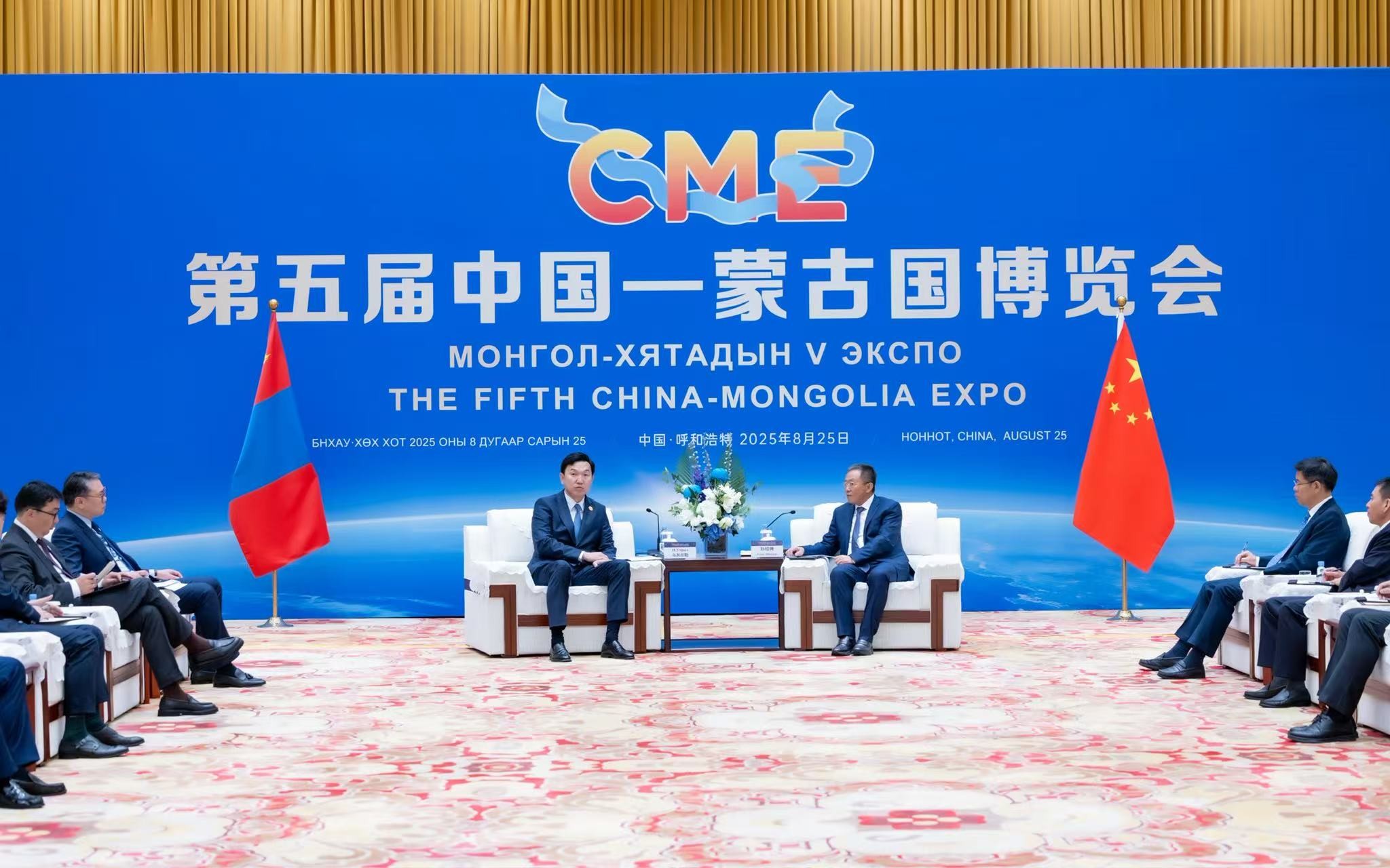 ӨМӨЗО-той сэргээгдэх эрчим хүчний салбарт хамтран ажиллах боломжтой талаар санал солилцжээ