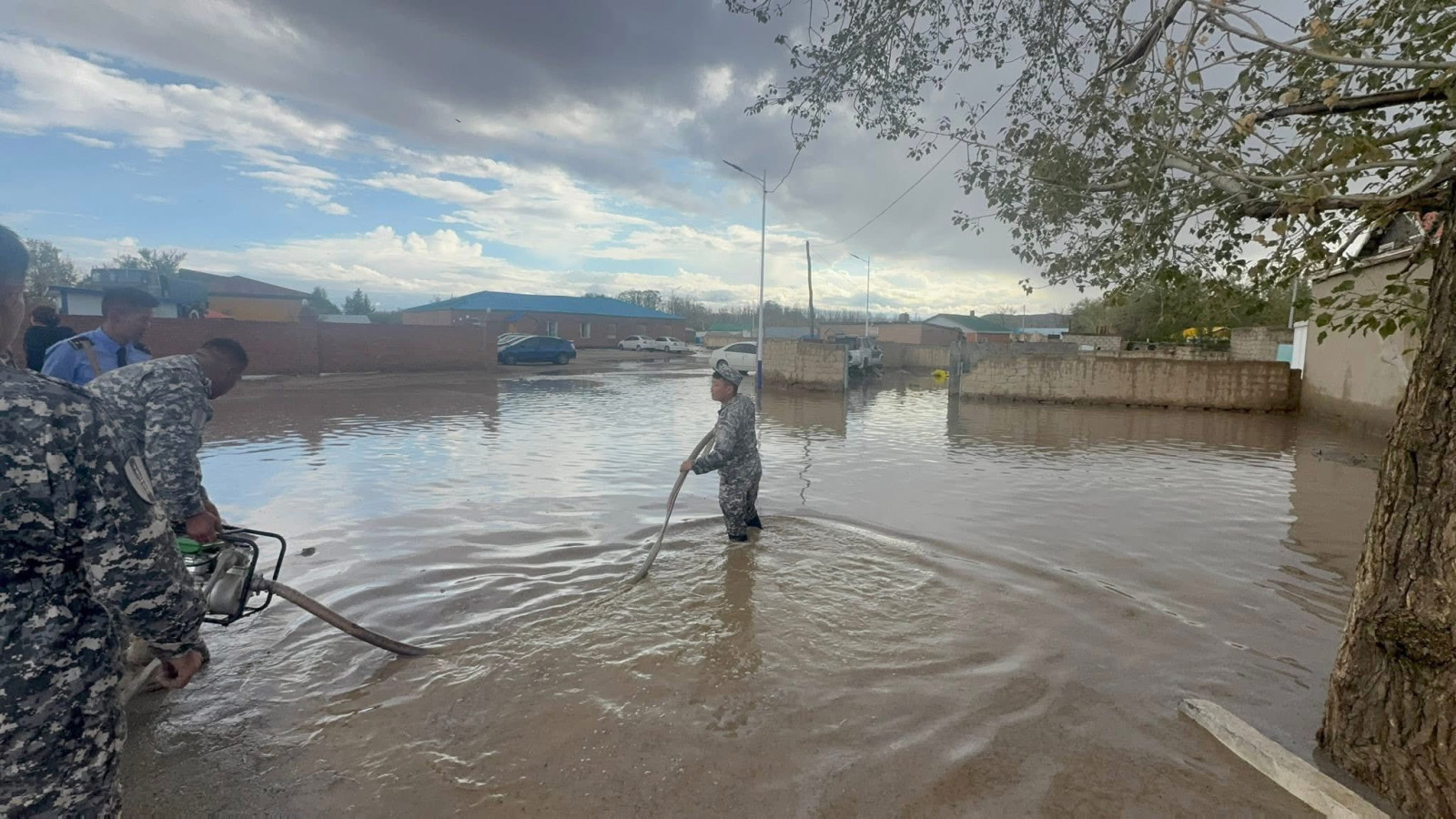 Хүчтэй аадар борооны улмаас 95 гэр, 84 хашаа үерт автжээ