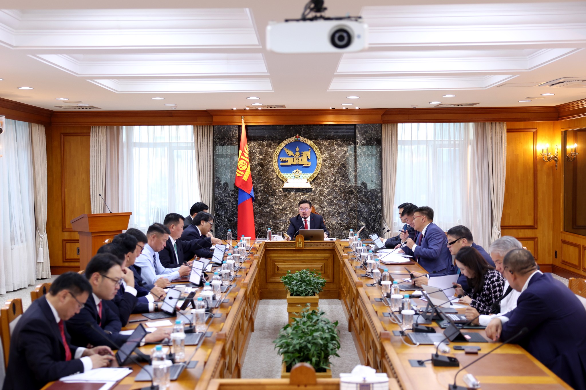 Төгрөг нуурын бүлэг ордыг төрд буцаан авав