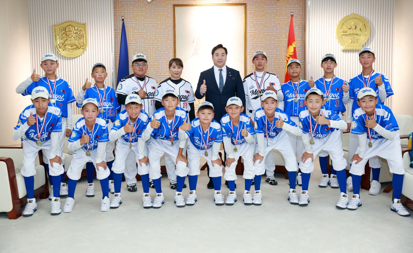 Тийболын ААШТ-ээс хүрэл медаль хүртсэн “Peak” багийн тамирчдад баяр хүргэлээ