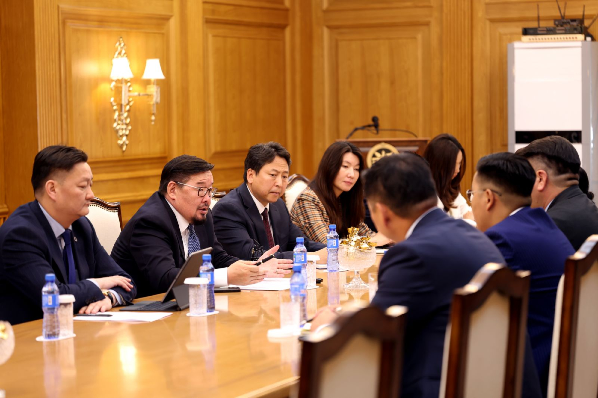 Ачаалал хэтэрсэн сургуулиудад шуурхай зохицуулалт хийхийг Ерөнхий сайд үүрэг болгов