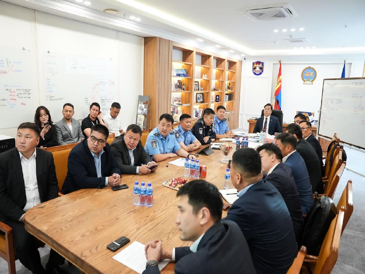 НИТХ-ын дарга А.Баяр түгжрэлийг бууруулах ажлын хүрээнд даатгалын салбарын төлөөллүүдтэй уулзжээ