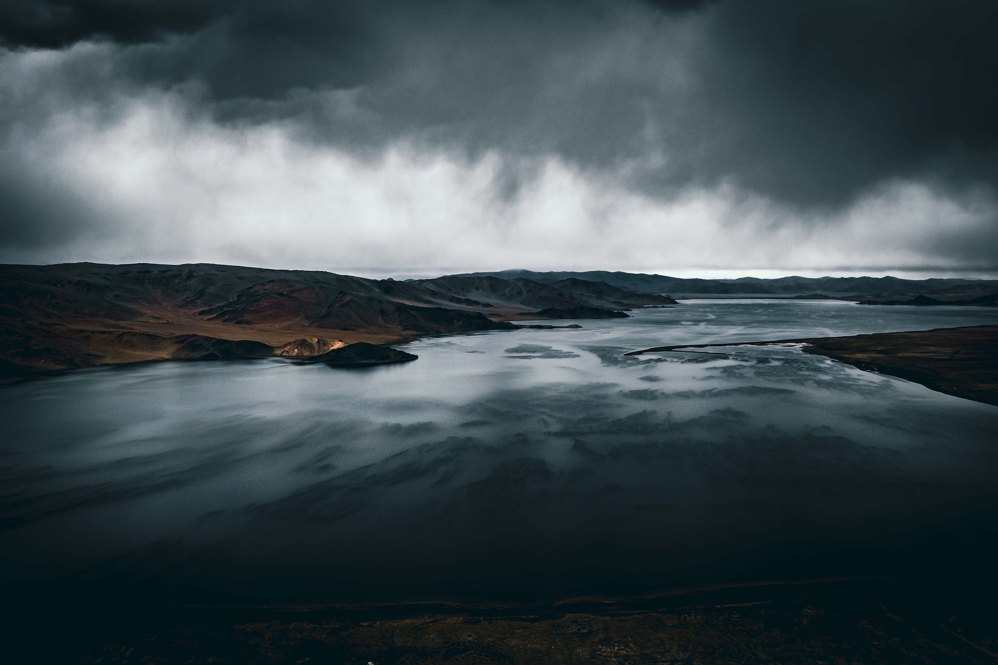 Нийт нутгаар сэрүүсэж, уулархаг газраар нойтон цас орно