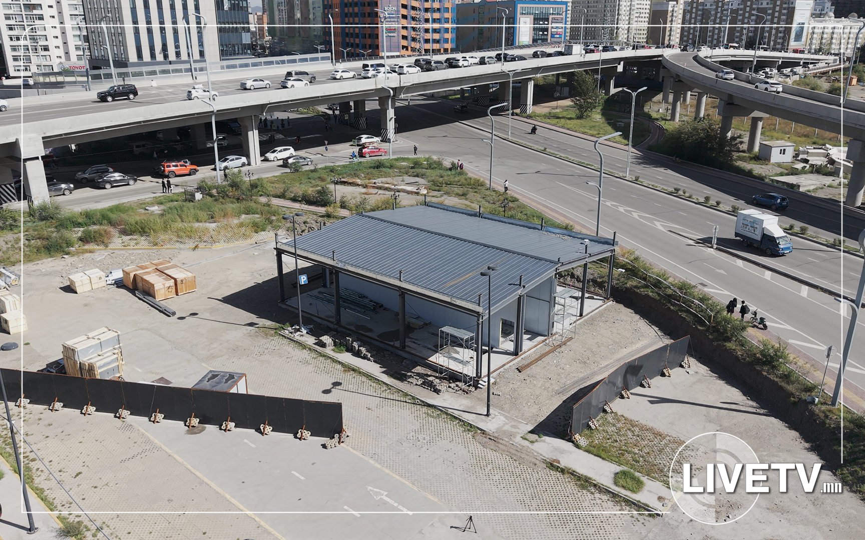 Паркийн газар дээр автомашин угаалгын газар зөвшөөрөлгүй барьж байсныг албадан зогсоож, буулгахаар боллоо