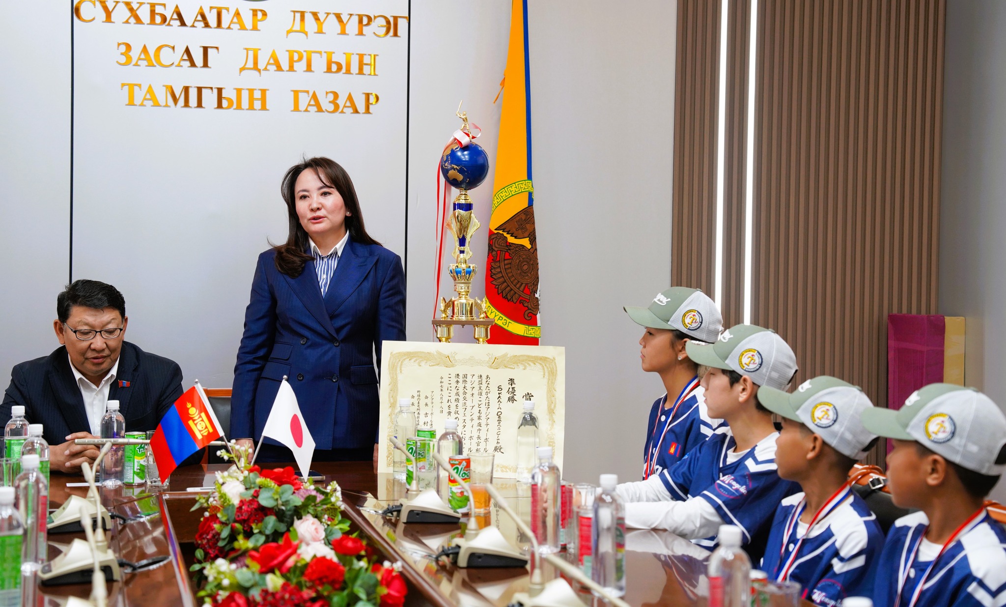 Тийболын Азийн аваргын мөнгөн медальт баг тамирчдыг хүлээн авч уулзан баяр хүргэв