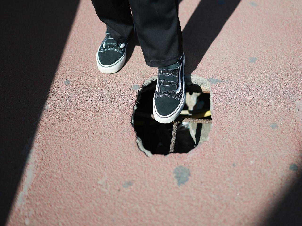 Энхтайваны гүүрний явган хүний зорчих хэсгийн замыг засахыг үүрэг болгожээ