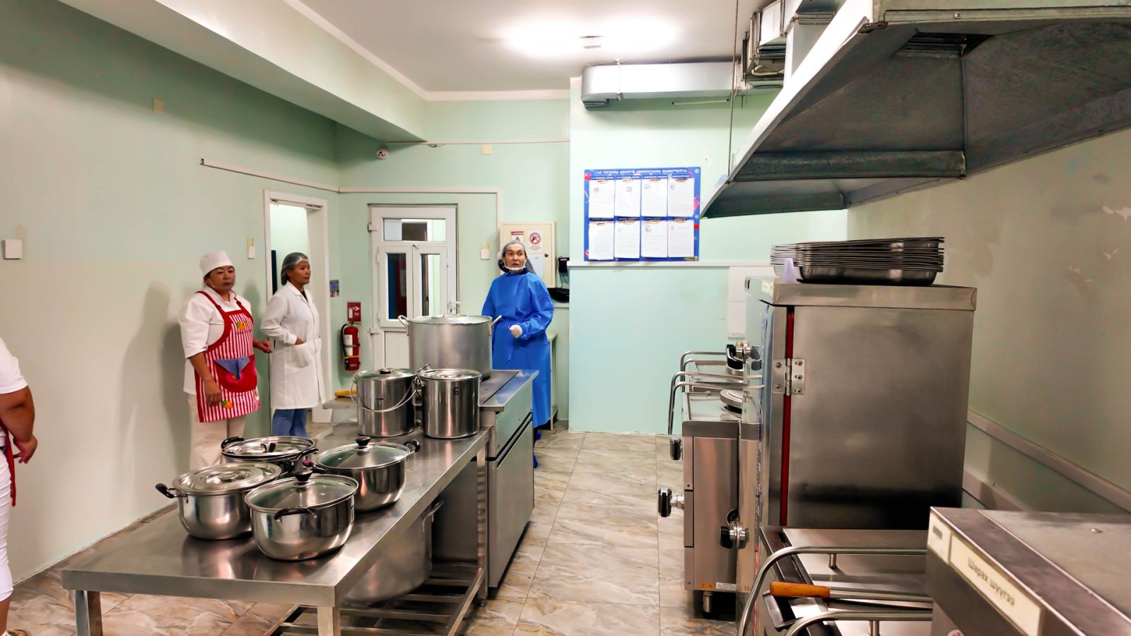 Сургууль, цэцэрлэгийн хоол үйлдвэрлэх үйл ажиллагаанд  урьдчилсан хяналт шалгалт хийж байна