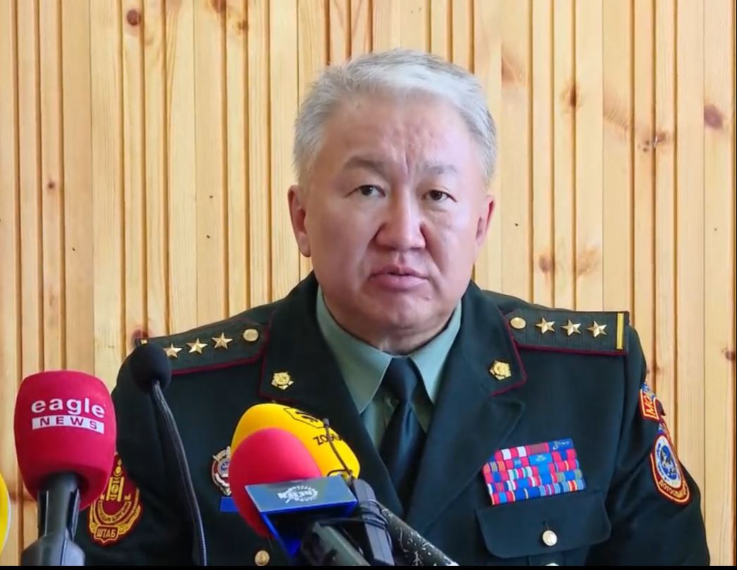 Р.Чингисийг Дотоодын цэргийн штабын даргаас чөлөөлсөн О.Алтангэрэл сайд асны шийдвэр хууль бус гэж шүүх үзжээ