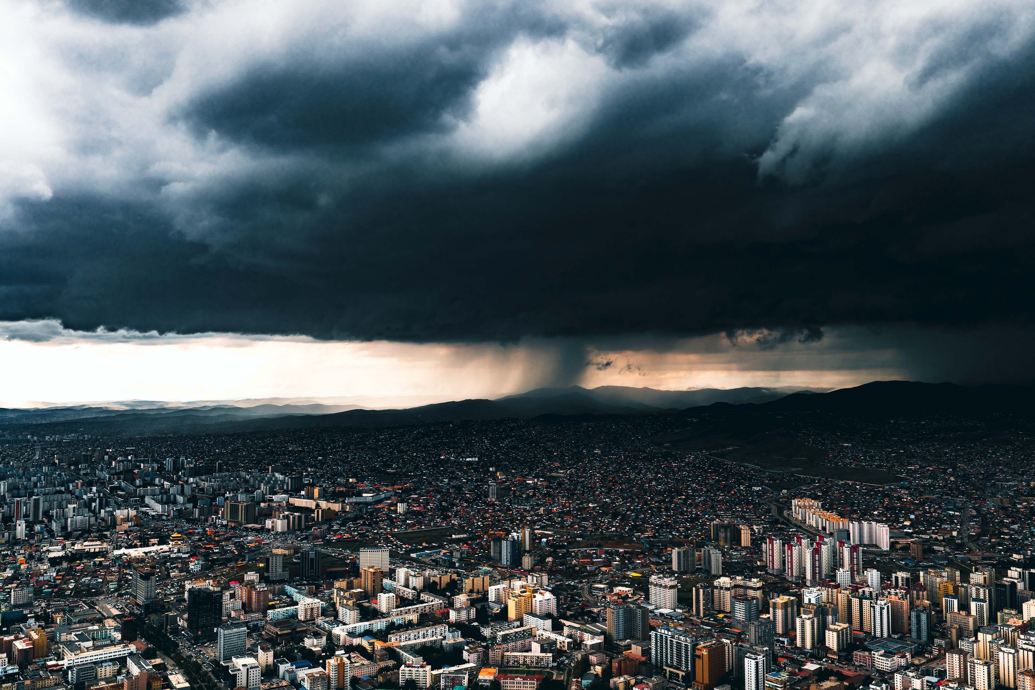 Зүүн аймгуудын нутгийн зарим газраар бороо, дуу цахилгаантай аадар бороо орно