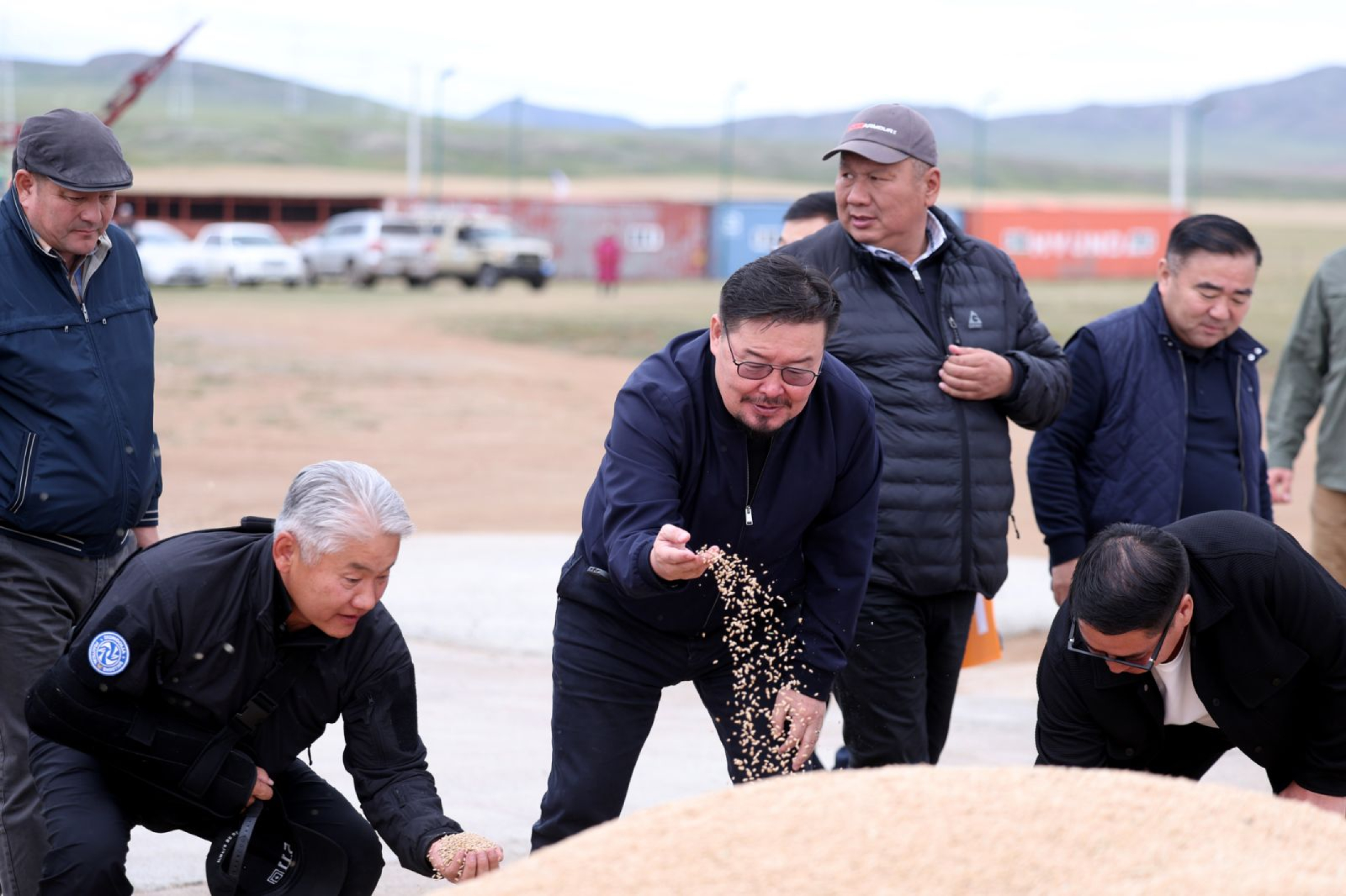 Тариалалтын талбайн хэмжээг нэмэгдүүлж, хөнгөлөлттэй зээлд хамруулахад дэмжлэг үзүүлэхийг тариалан эрхлэгчид хүсэв