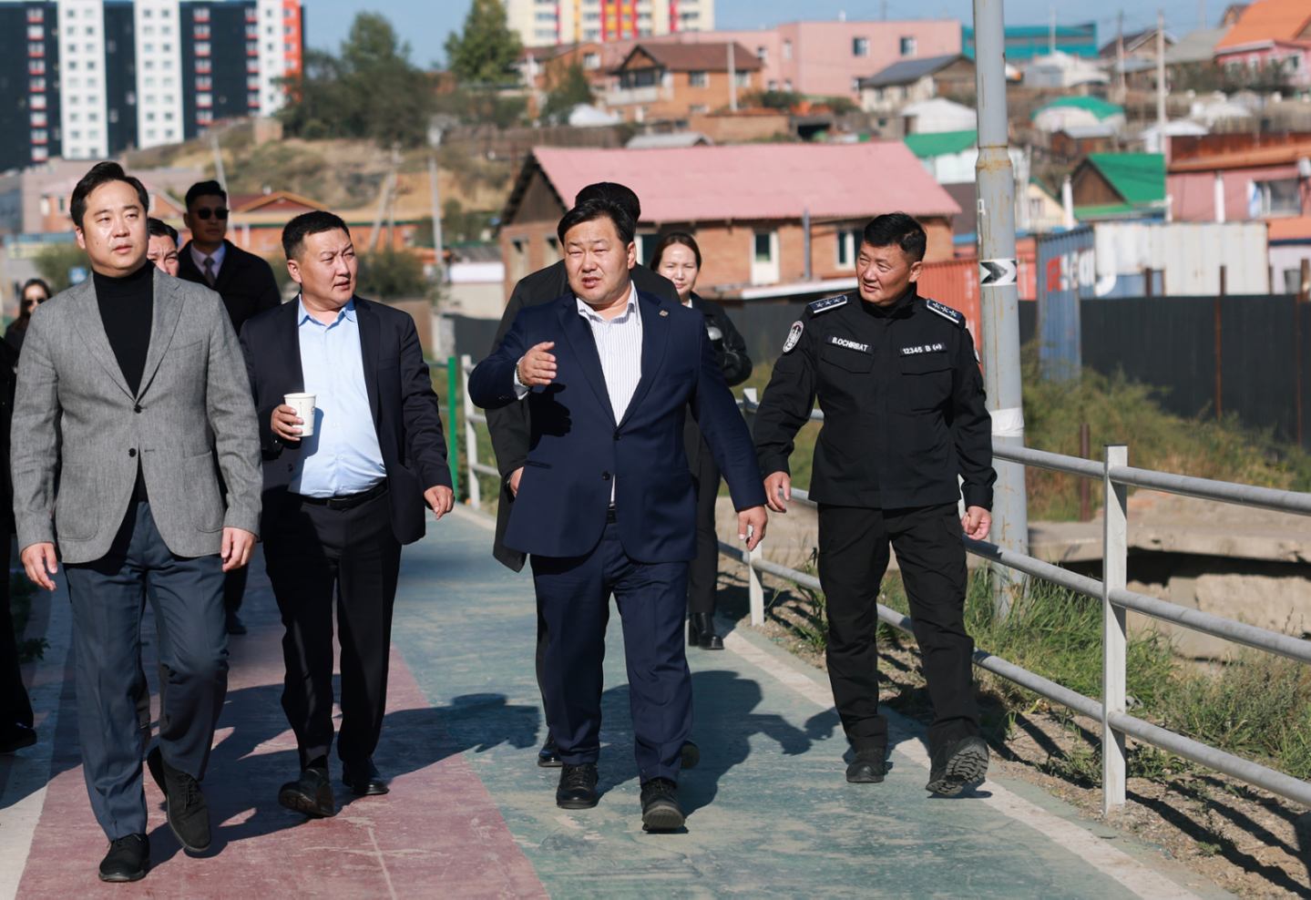 “Мөнгөн гүүр”-ийн зүүн талын туслах замыг хоёр эгнээ болгох талаар судлахыг үүрэгдлээ