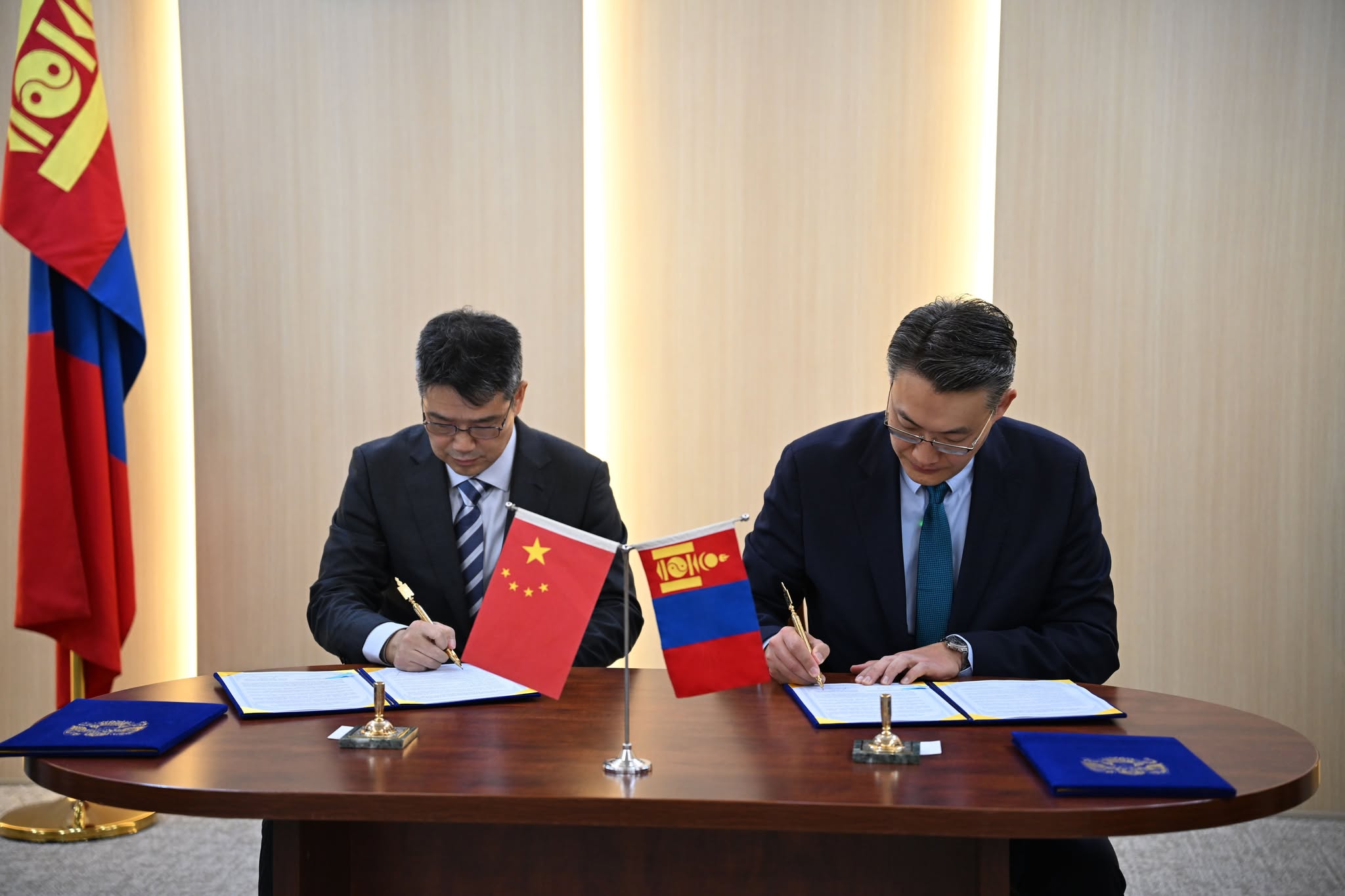 БНХАУ-ын Шанхай хоттой хамтран ажиллах санамж бичиг байгуулав