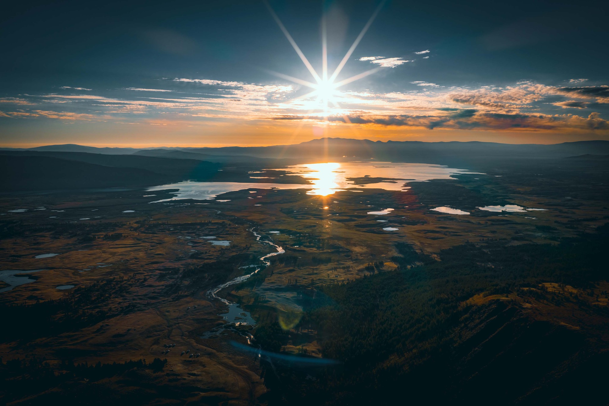 Төв, зүүн аймгуудын ихэнх нутгаар бороо, нойтон цас орж, ихэнх нутгаар хүйтэрнэ