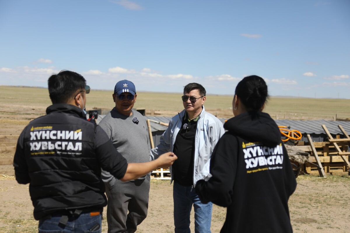 Ерөнхийлөгчийн зөвлөх Ч.Даваабаяр Говьсүмбэр аймагт үйл ажиллагаа явуулж буй гахайн аж ахуйтай танилцлаа