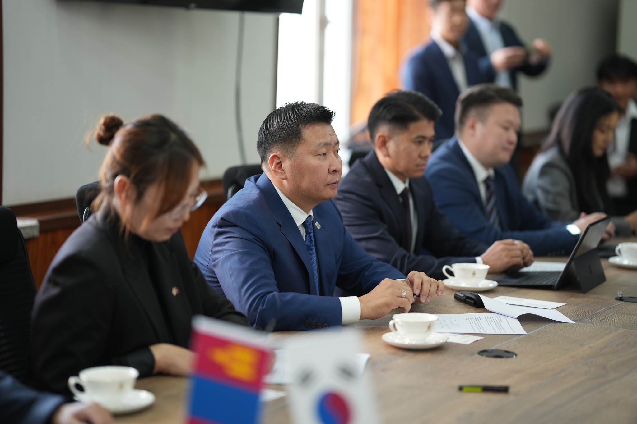 ХББОС-ын сайд Э.Бат-Амгалан БНСУ-тай барилгын салбарын аж үйлдвэрлэлийг хөгжүүлэх чиглэлд хамтран ажиллах асуудлаар уулзалт хийв