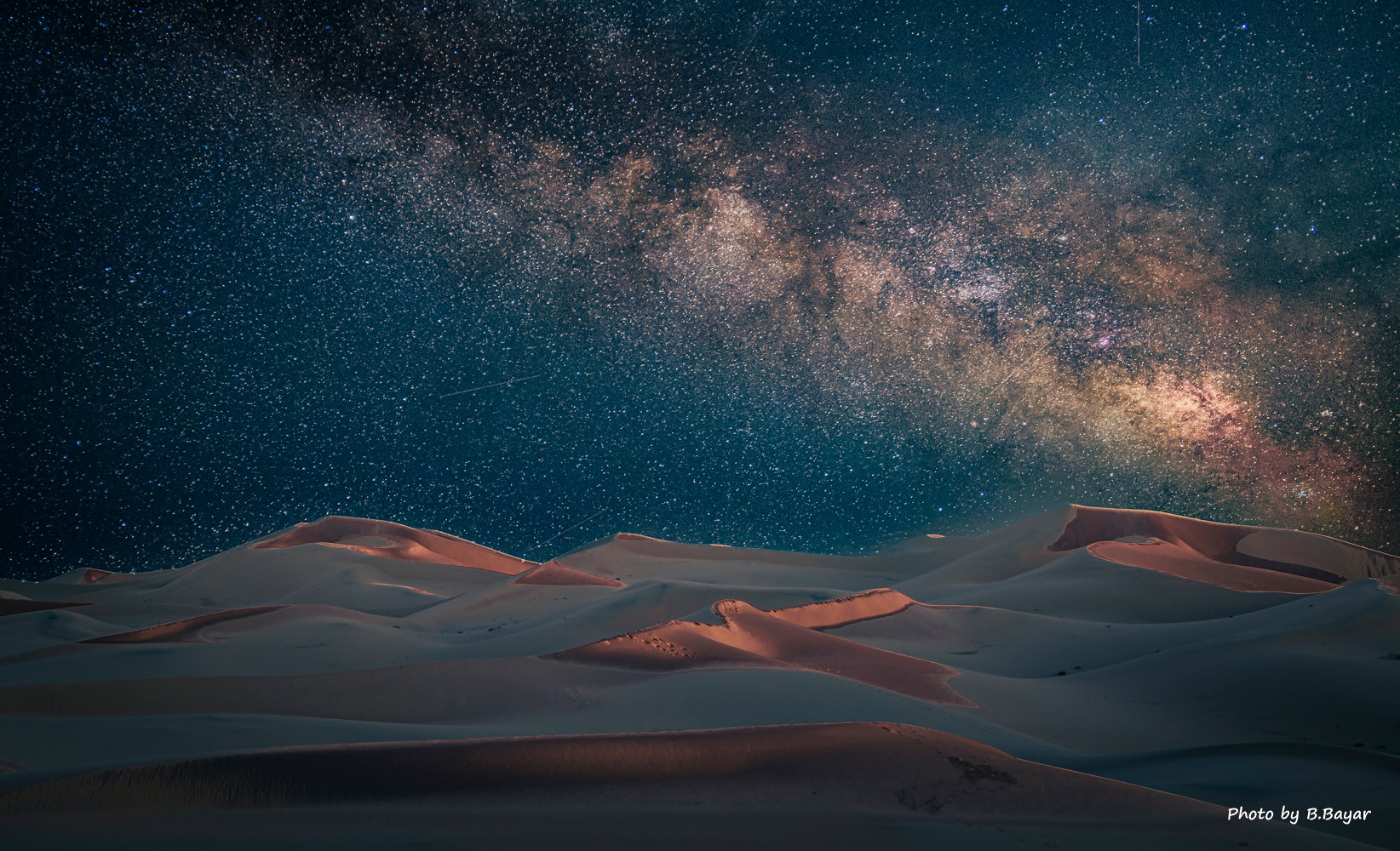 Төв, Дундговь аймгийн нутгаар бороо, уулаараа нойтон цас орно