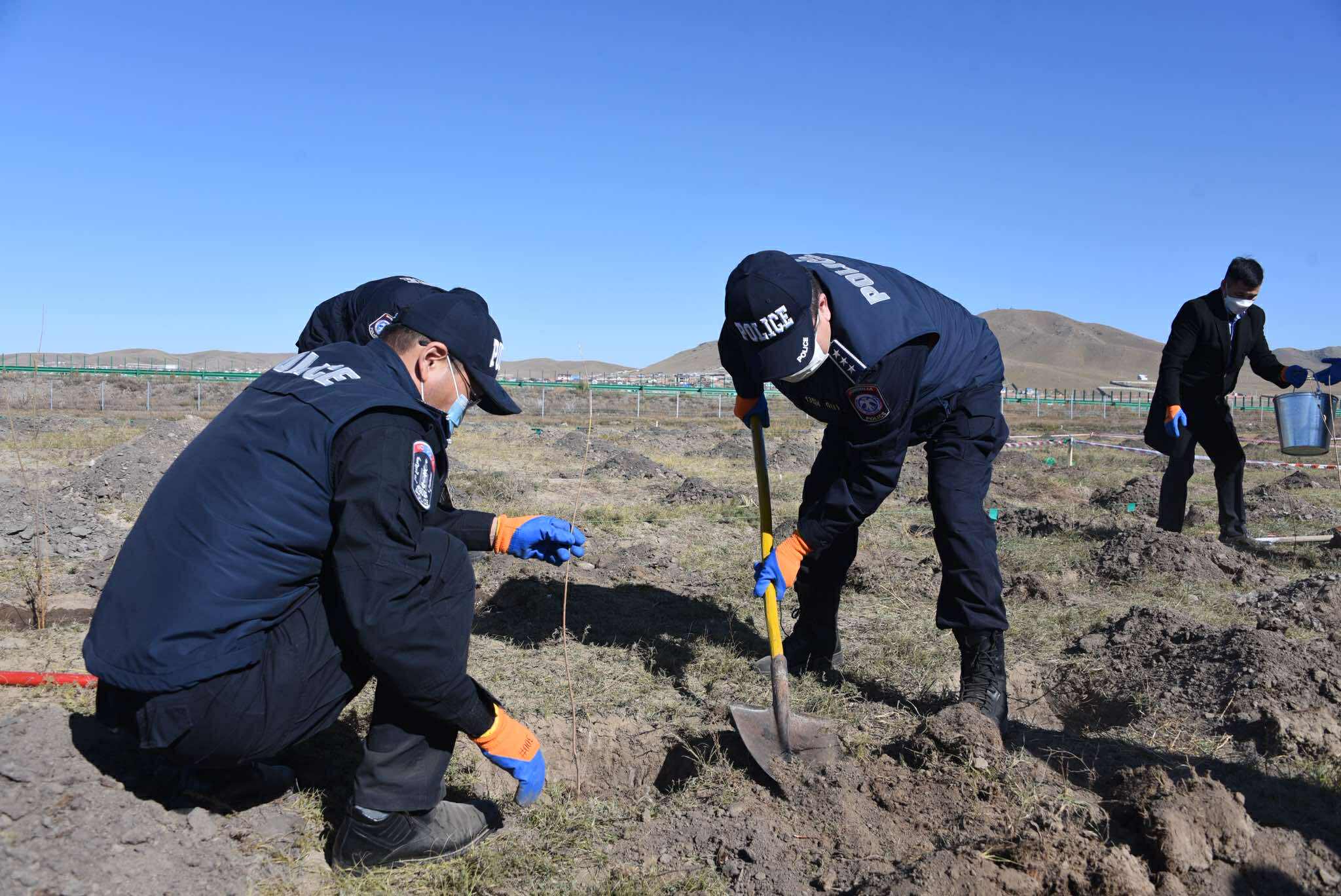 6,358 алба хаагч 192 байршилд 455.487 мод тарьжээ