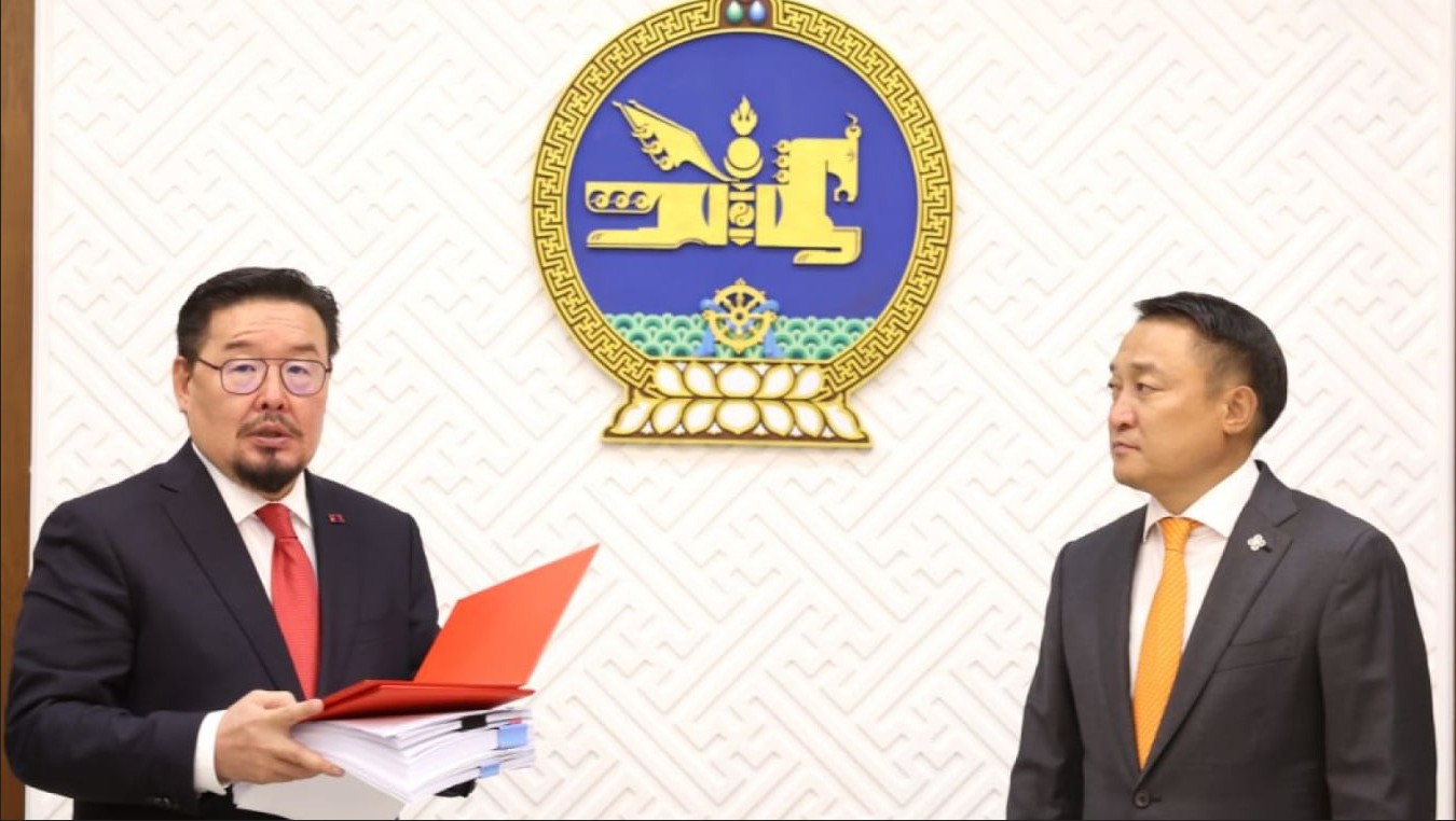 Д.Амарбаясгалан, Г.Занданшатар хоёрын нэг нь бямба гарагт Бага хурлаасаа МАН-ын даргаар сонгогдоно