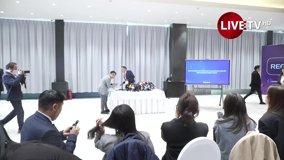 🔴LIVE: УИХ-ын дарга Д.Амарбаясгалан цаг үеийн асуудлаар сэтгүүлчдийн асуултад хариулж байна