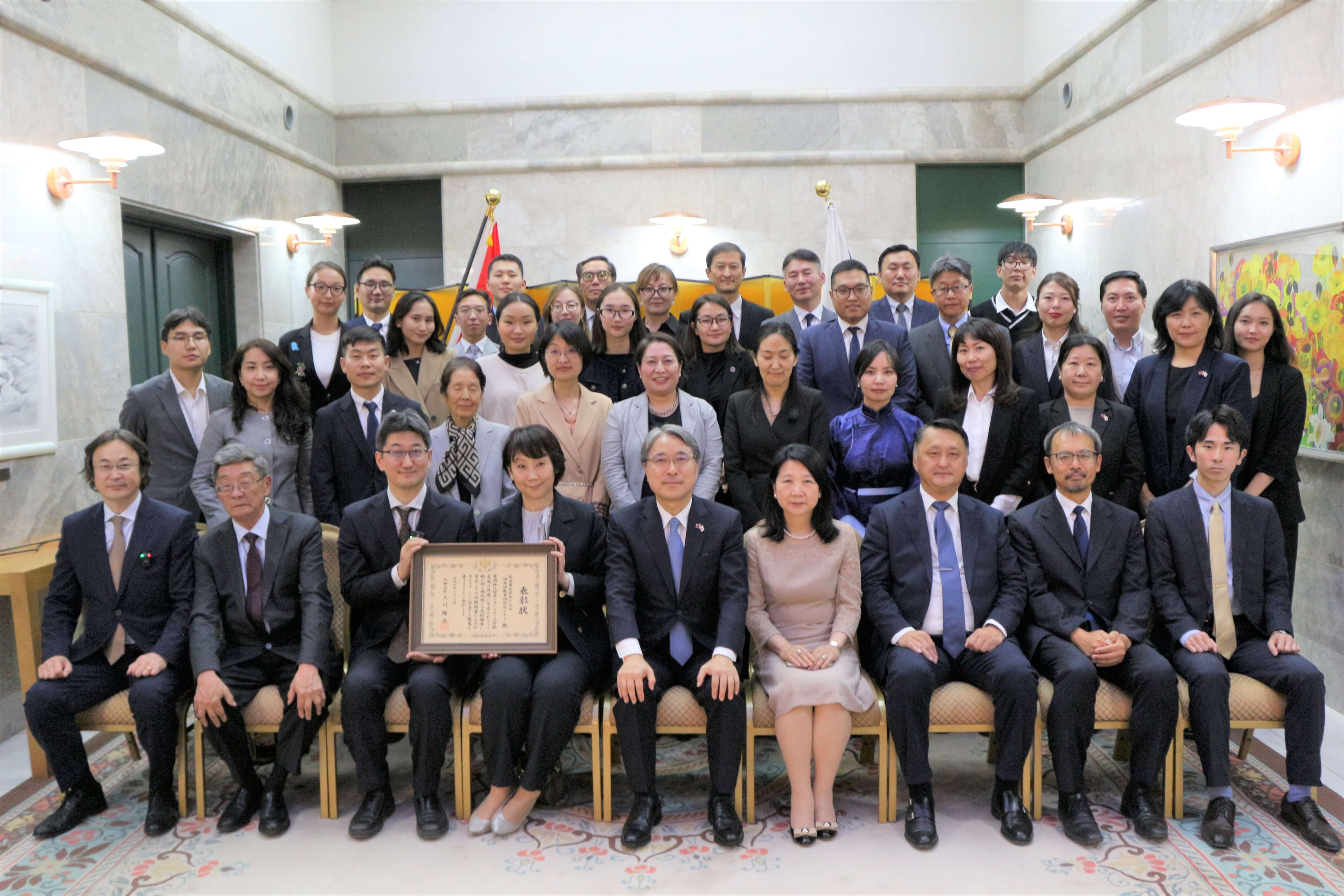 Японы эрх зүйн боловсрол, судалгааны төвд 2024 оны Японы Гадаад хэргийн сайдын өргөмжлөл гардуулав