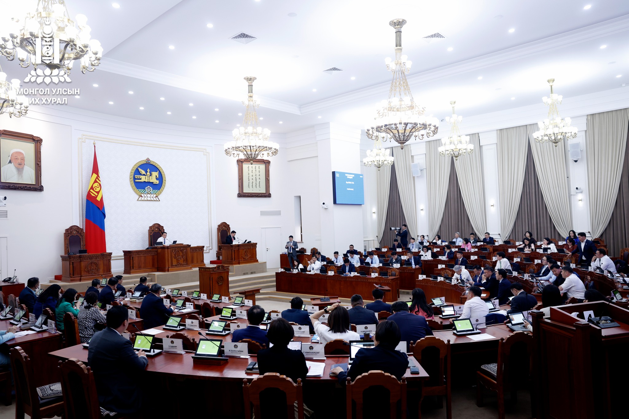 🔴ЧУУЛГАН: Ерөнхий сайд Г.Занданшатар УИХ-ын гишүүн О.Цогтгэрэл нар мэтгэлцэж байна