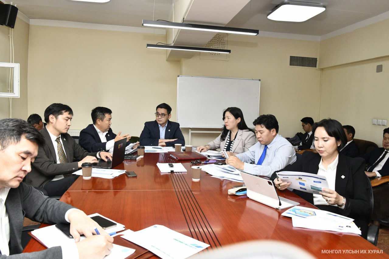 УИХ-ын гишүүн Ж.Алдаржавхлангаар ахлуулсан орон сууцны ипотекийн зээлийн хэрэгжилтэд хяналт тавих ажлын хэсэг хуралдлаа