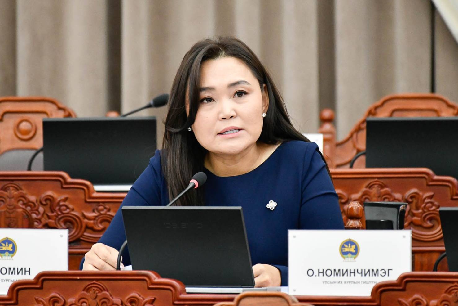 Соёлын сайд асны сагуу цацсан олон тэрбум төгрөгийн үргүй зарцуулалт