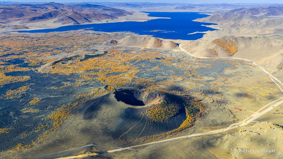 Нутгийн хойд хэсгээр ялимгүй хур тунадас орж, ихэнх нутгаар хүчтэй салхилна