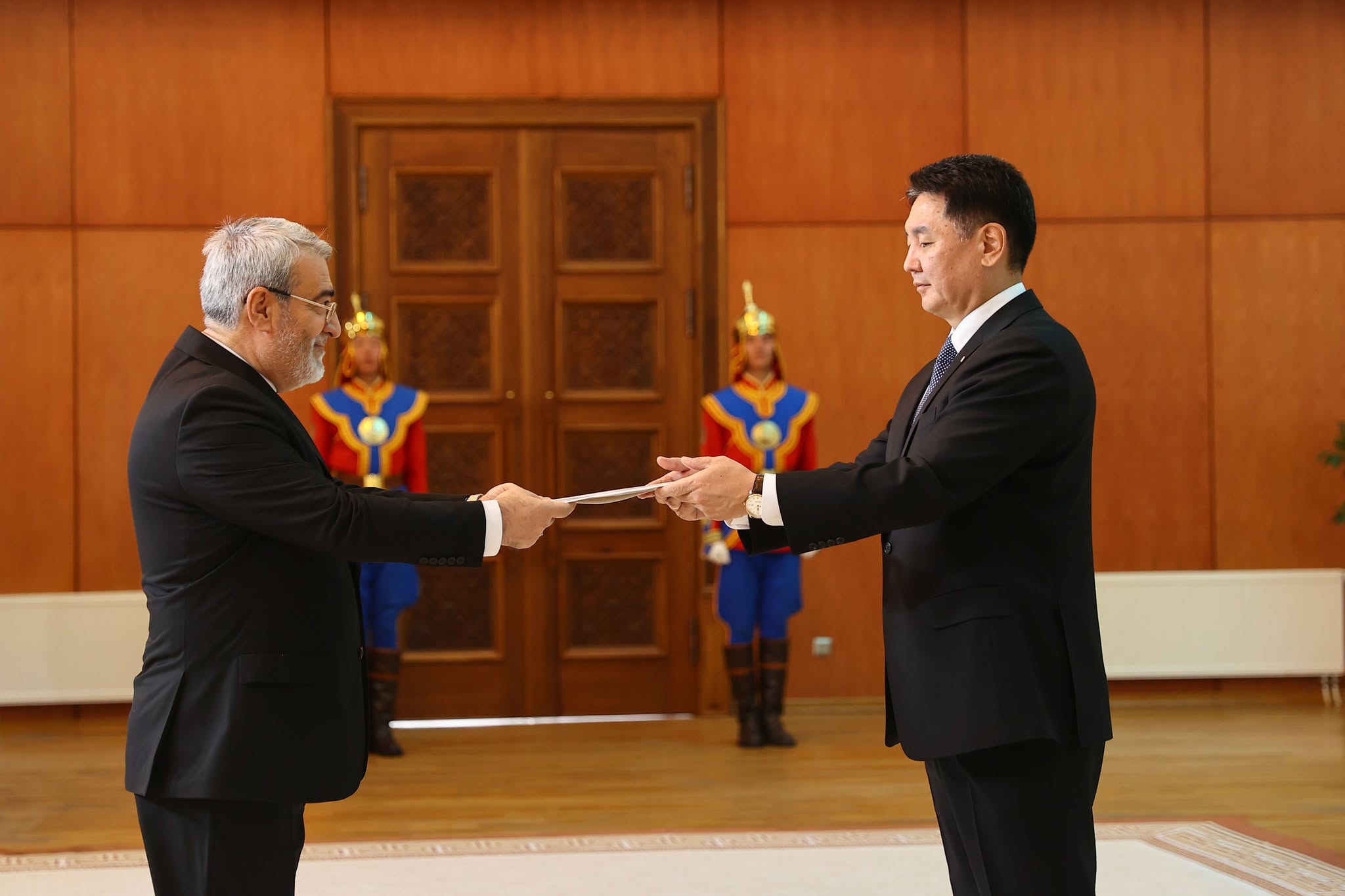 Иран Улсын Элчин сайд Итгэмжлэх жуух бичгээ өргөн барив