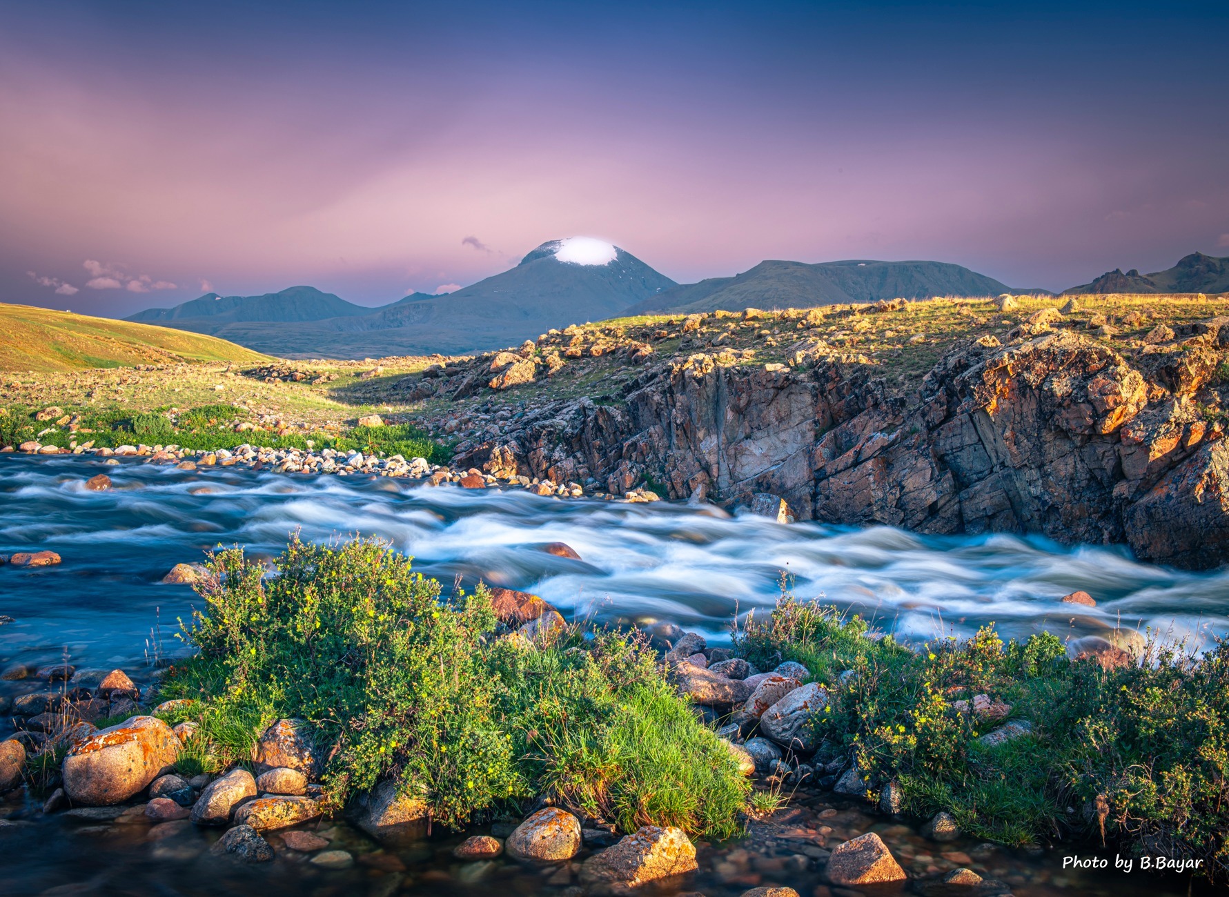 Төвийн аймгуудын нутгийн хойд хэсгээр бороо, нойтон цас орно