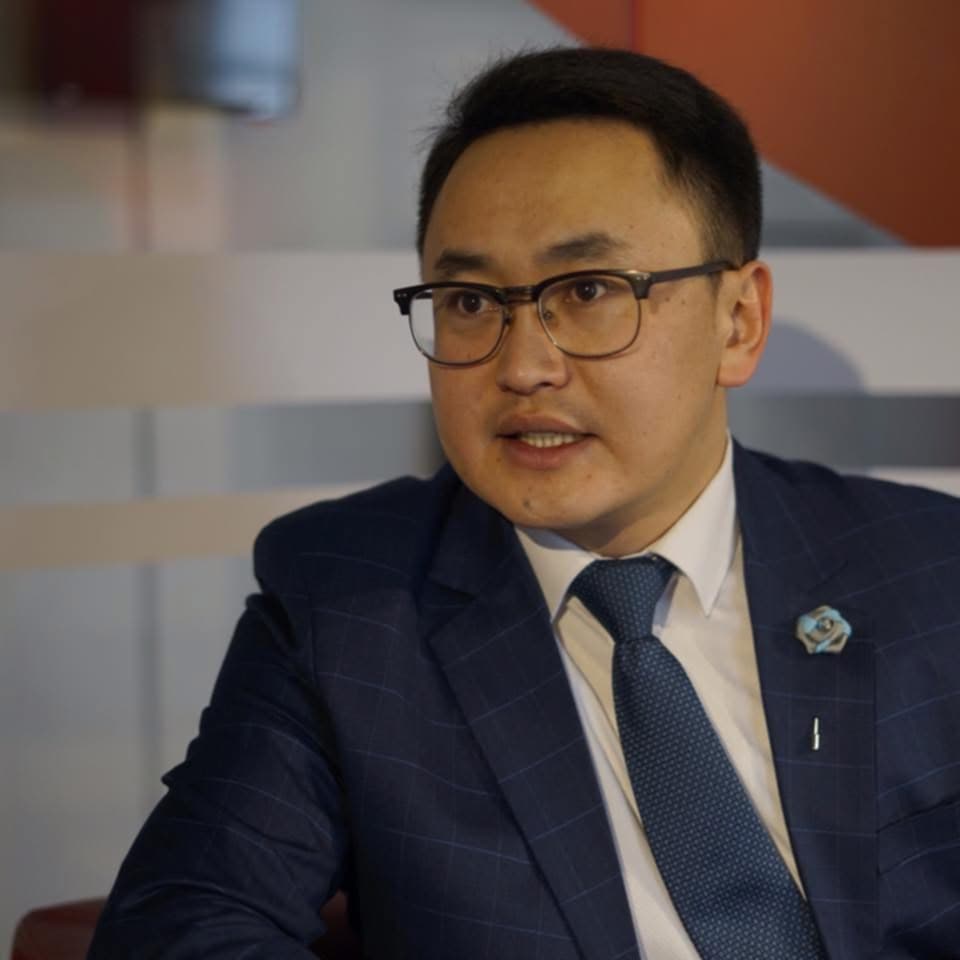 Ш.Алтангадас: Бусдаас ёс зүйн шаардлага нэхэх нэрийдлээр өөрсдөө ёс зүйн зөрчил гаргаж болохгүй шүү УИХ-ын гишүүд ээ!