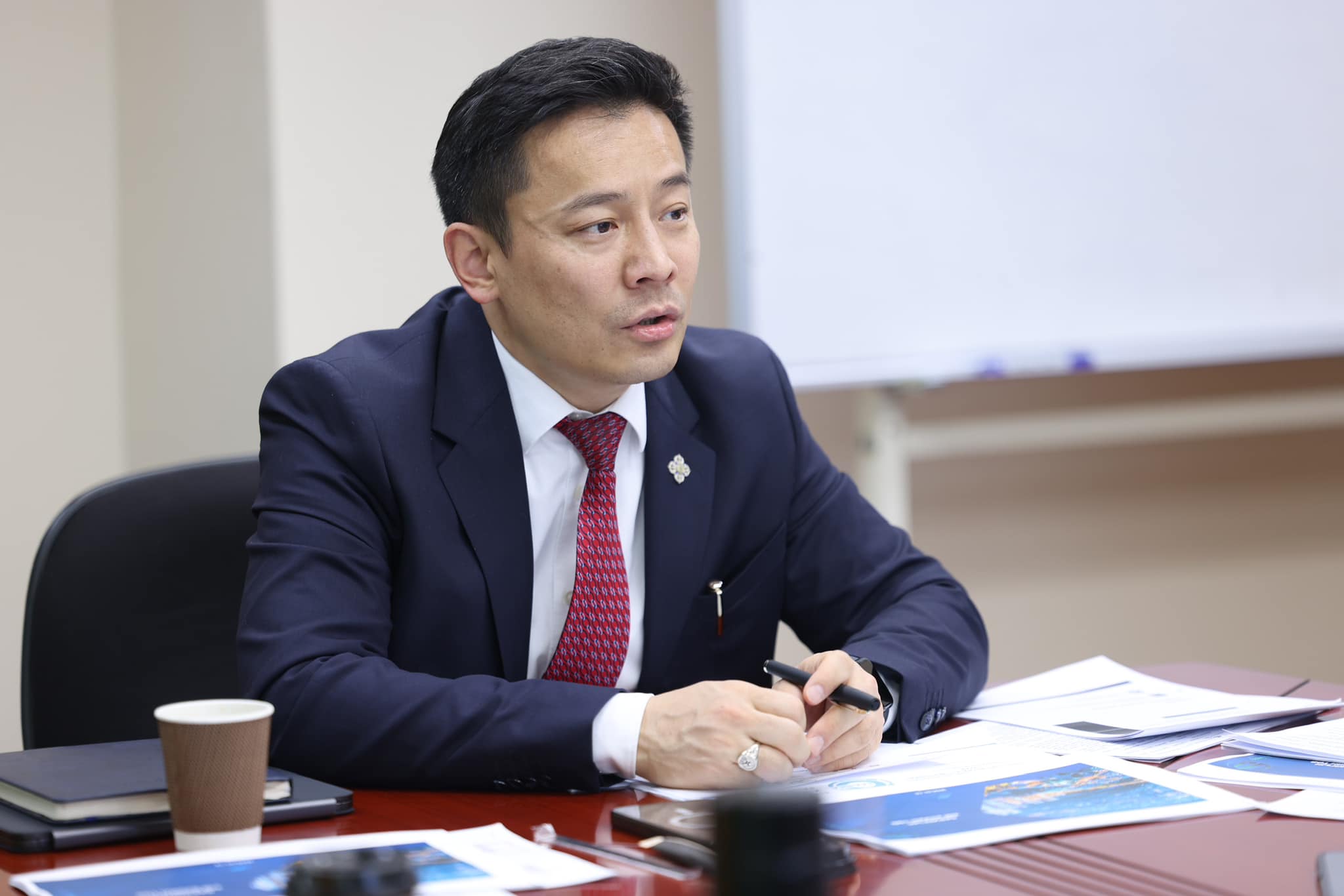 О.Батнайрамдал: Машинтай дагах, хаалга үүдний цоож онгойлгох гэж оролдсон үйлдлийг шалгуулна