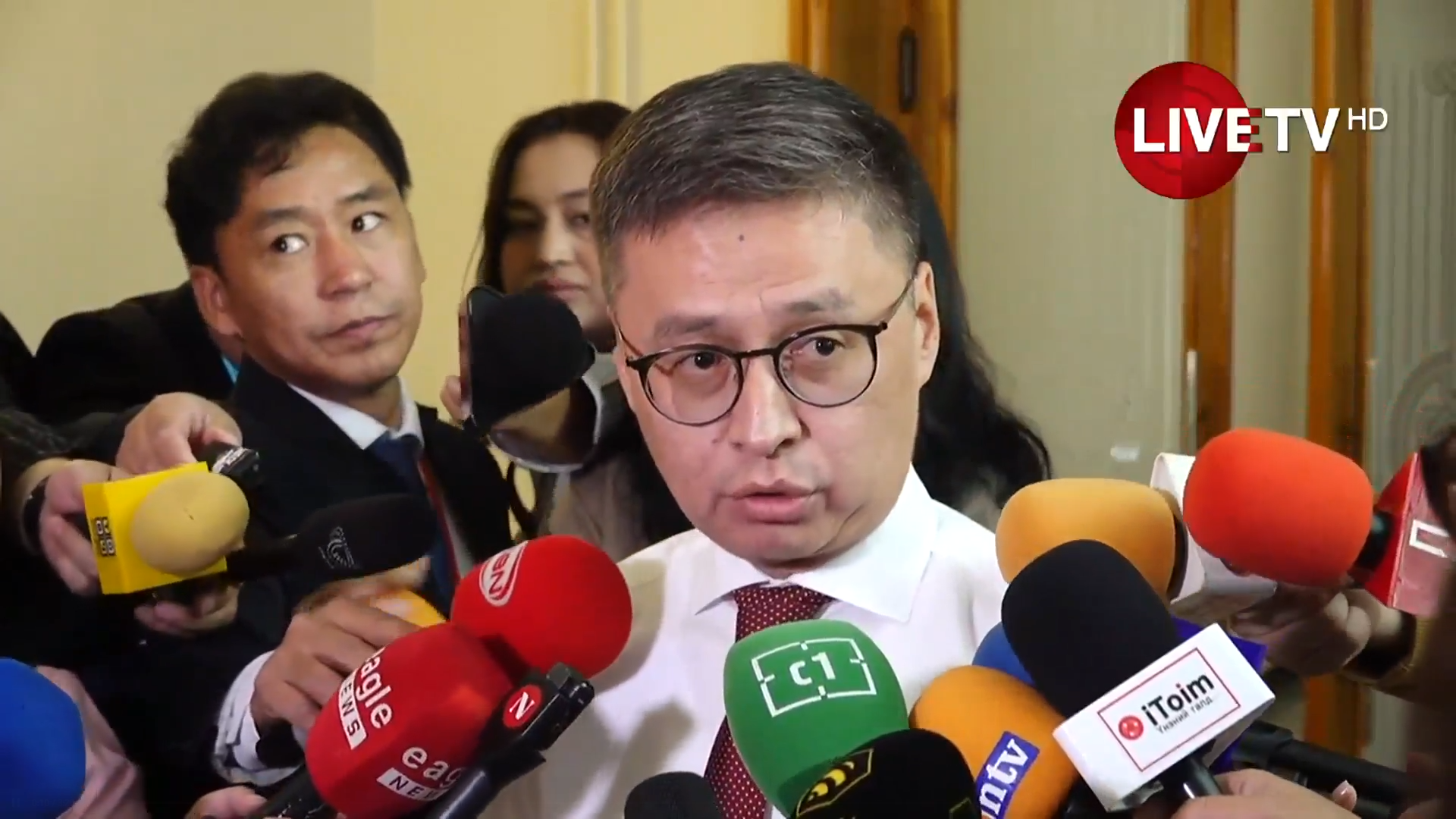 🔴LIVE: Б.Баасандорж: Засгийн газрыг огцруулах асуудал маргааш чуулганы хуралдаанаар хэлэлцэнэ