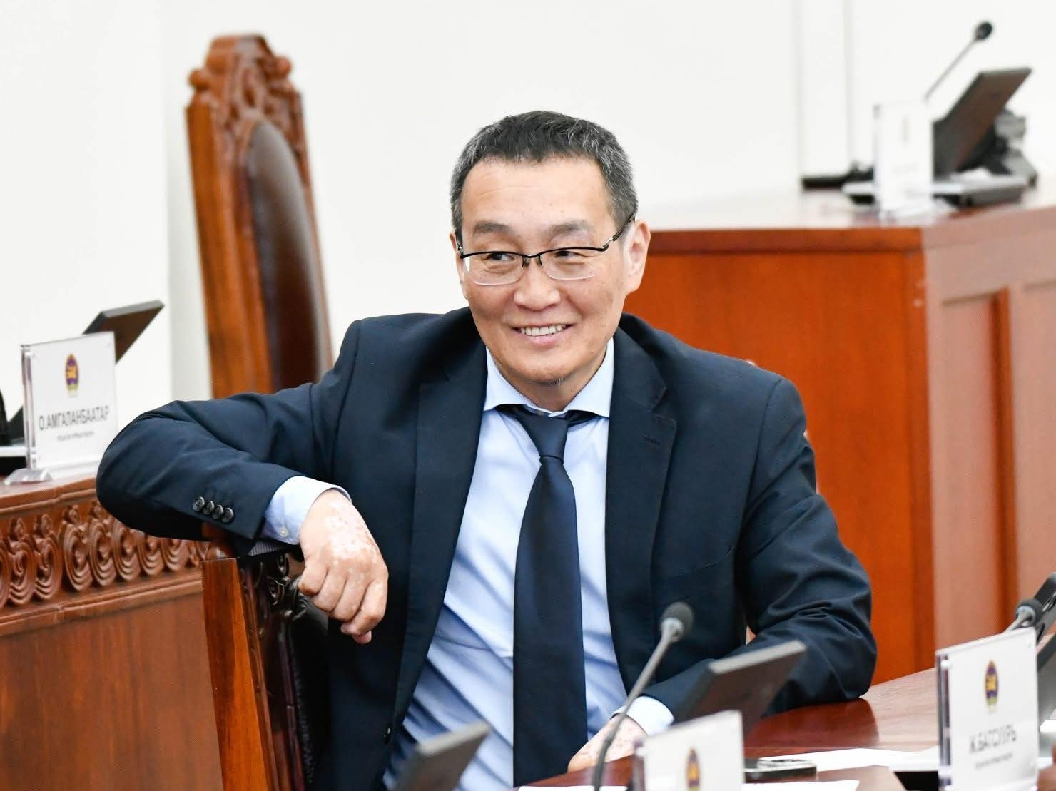 Х.Тэмүүжин: Сандал суудлын төлөө дотроо зодолдоод байгаа бол хоёулаа огцрох ёстой