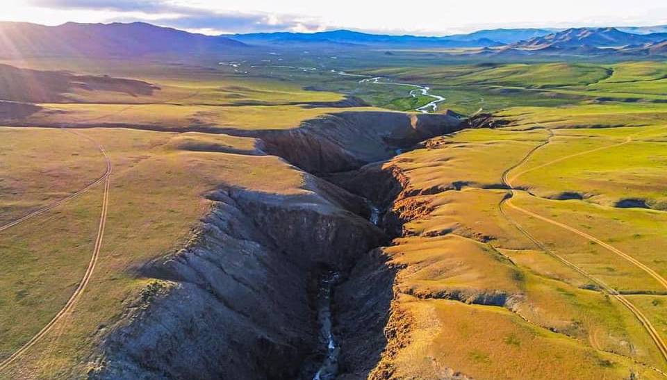“Гацуурт”-ын гэх тусгай зөвшөөрлийг цуцлах ёстой ч алт ухах гэж улайрсаар байна