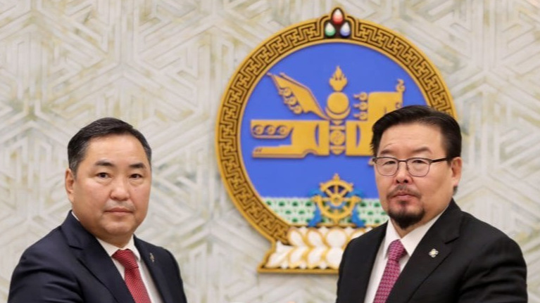 Г.Занданшатарыг Ерөнхий сайдаар үлдээж, Б.Пүрэвдоржийг УИХ-ын даргаар сонгох уу?