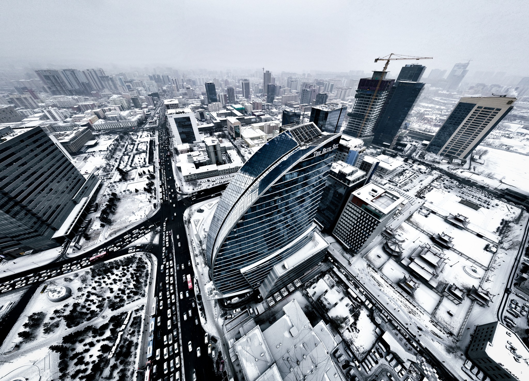 Өнөөдөр  баруун аймгуудын нутгаар, 16-нд ихэнх нутгаар, 17-нд зүүн аймгуудын нутгаар ахиухан хэмжээний нойтон цас орно