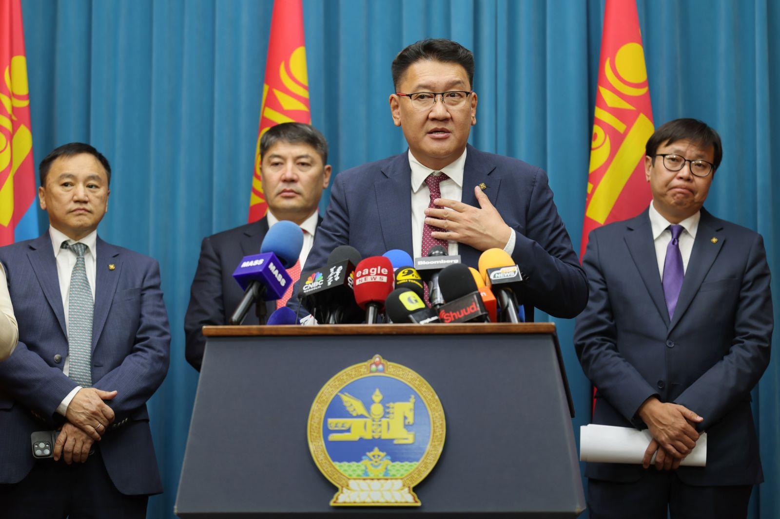 🔴"Төрийн тэргүүн, гишүүдийн зардлыг 10 хувиар танаж, цалин, тэтгэвэр нэмэх 831 тэрбумыг бүрдүүлнэ"